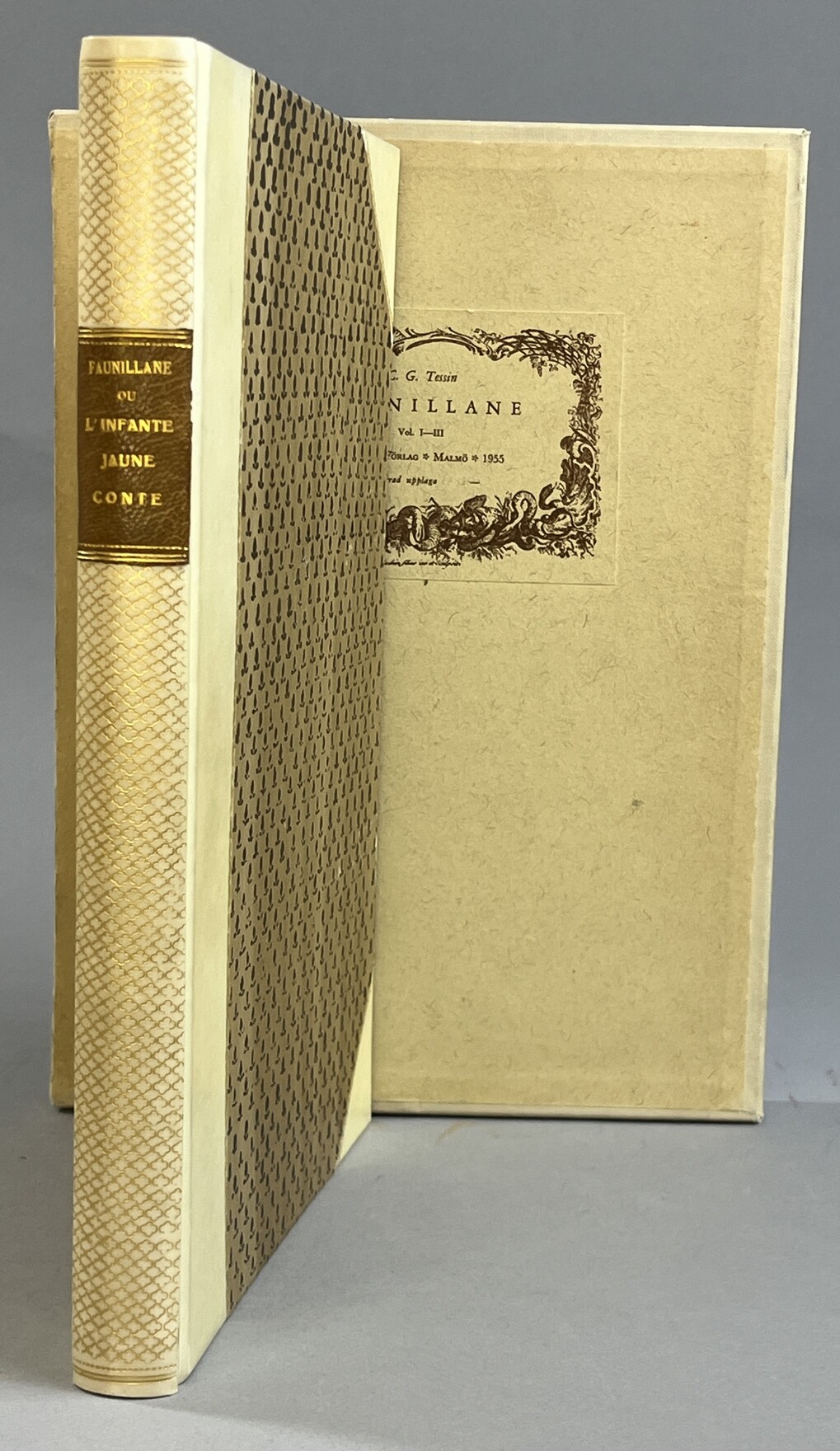 Faunillane ou L'infante jaune, conte. + Faunillane eller Den gula infantinnan. Saga. Svensk översättning [av Bertil Widerberg och Anna Rydstedt]. + Carl Gustaf Tessin och flickan från Fånö. [Utg. av] Allhems förlag.