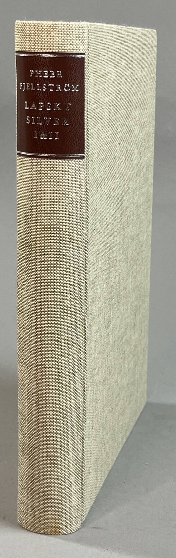 Lapskt silver. Studier över en föremålsgrupp och dess ställning inom lapskt kulturliv. 1. Textdel. With an English Summary. [... 2. Föremålskatalog]. [Utg. av] Almqvist & Wiksell.