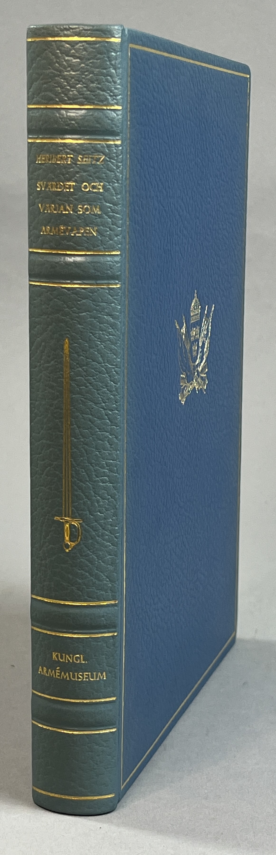 Svärdet och värjan som armévapen / The history of the Swedish army sword 1500-1860. Captions and Summary in English. [Utg. av] Hörsta förlag.