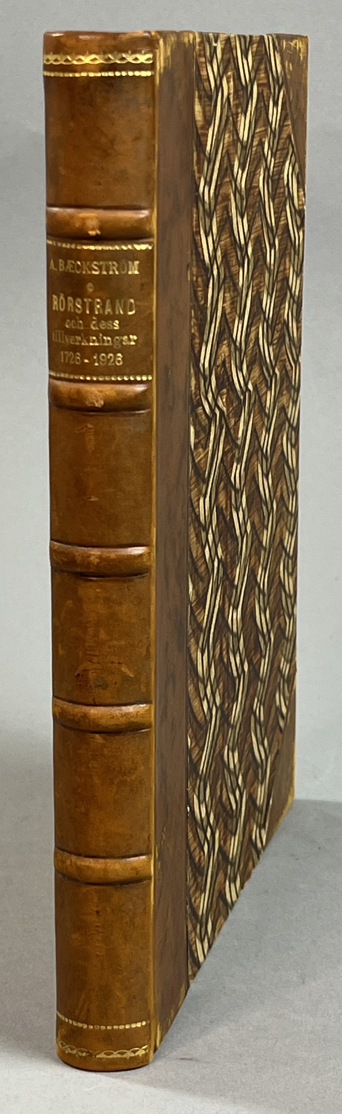 Rörstrand och dess tillverkningar 1726-1926. En konst- och kulturhistorisk bakgrund. [Utg. av] Nordiska Museets förlag.