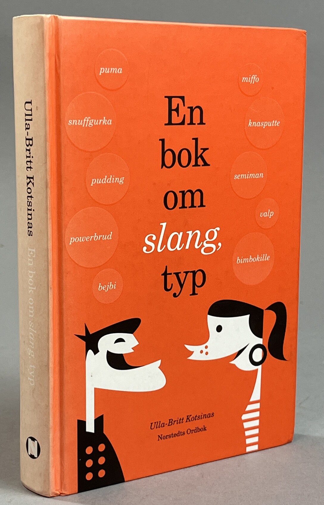 En bok om slang, typ. [Utg. av] Norstedts Ordbok.