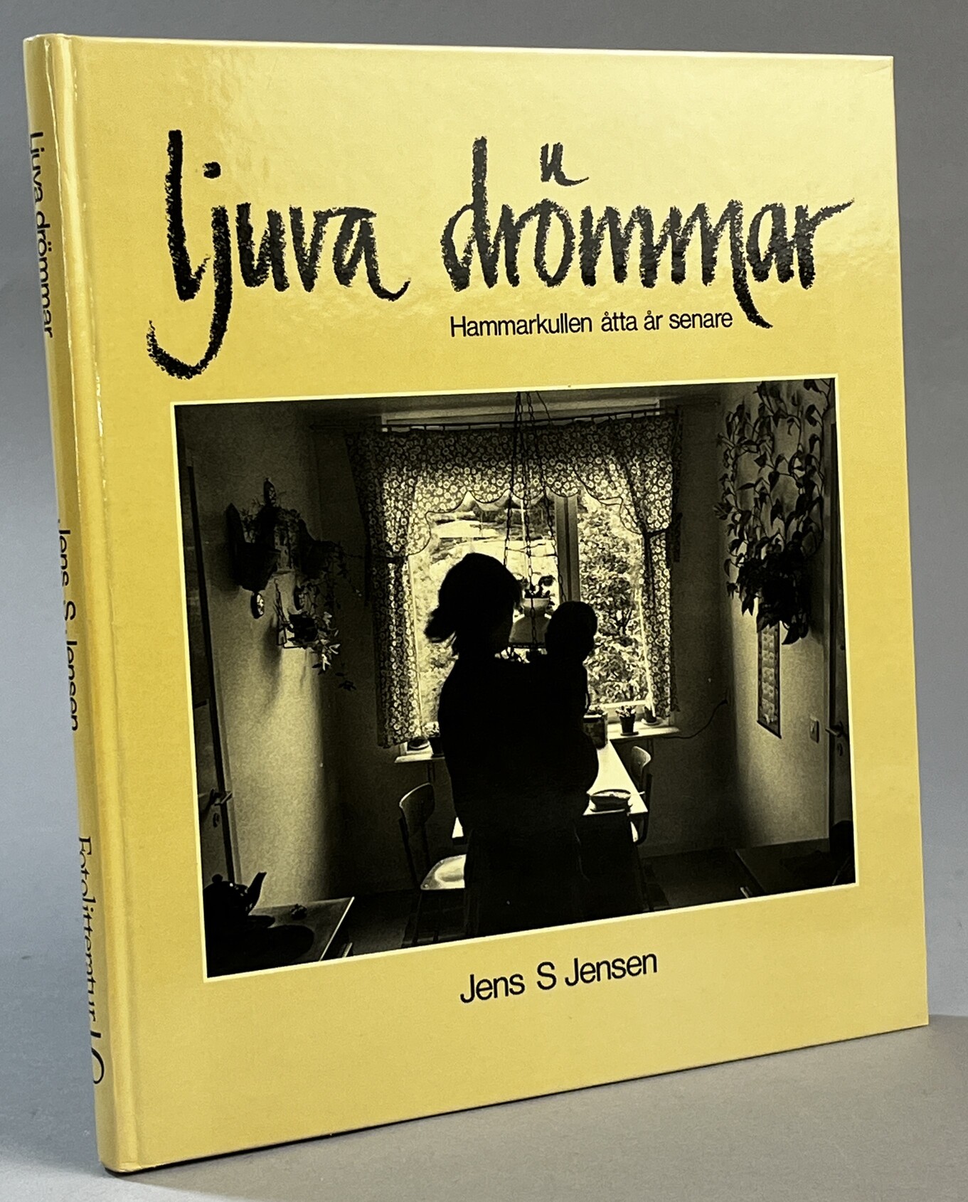 Ljuva drömmar. Hammarkullen åtta år senare. [Utg. av] Fyra Förläggare.