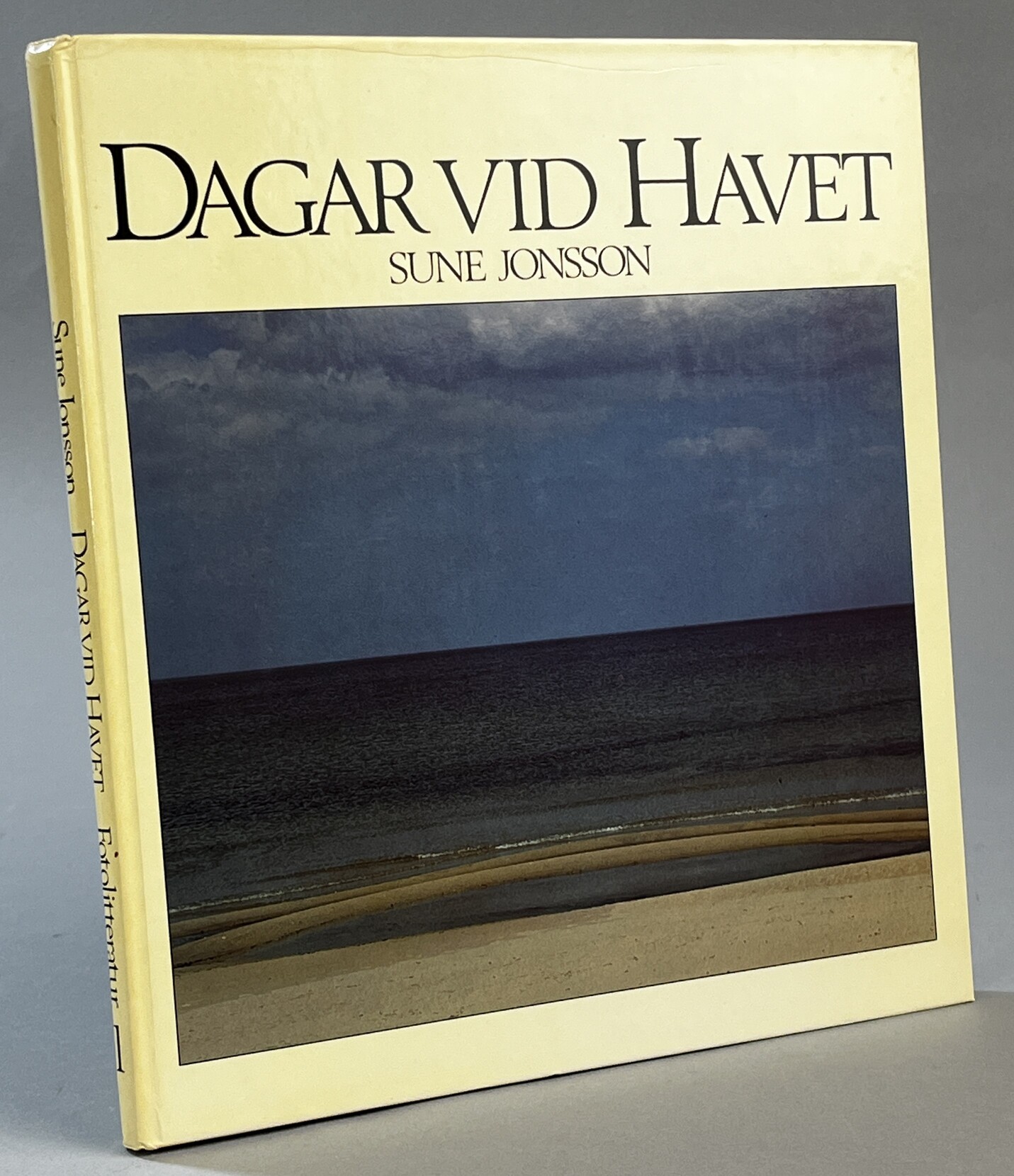 Dagar vid havet. [Utg. av] Fyra Förläggare.