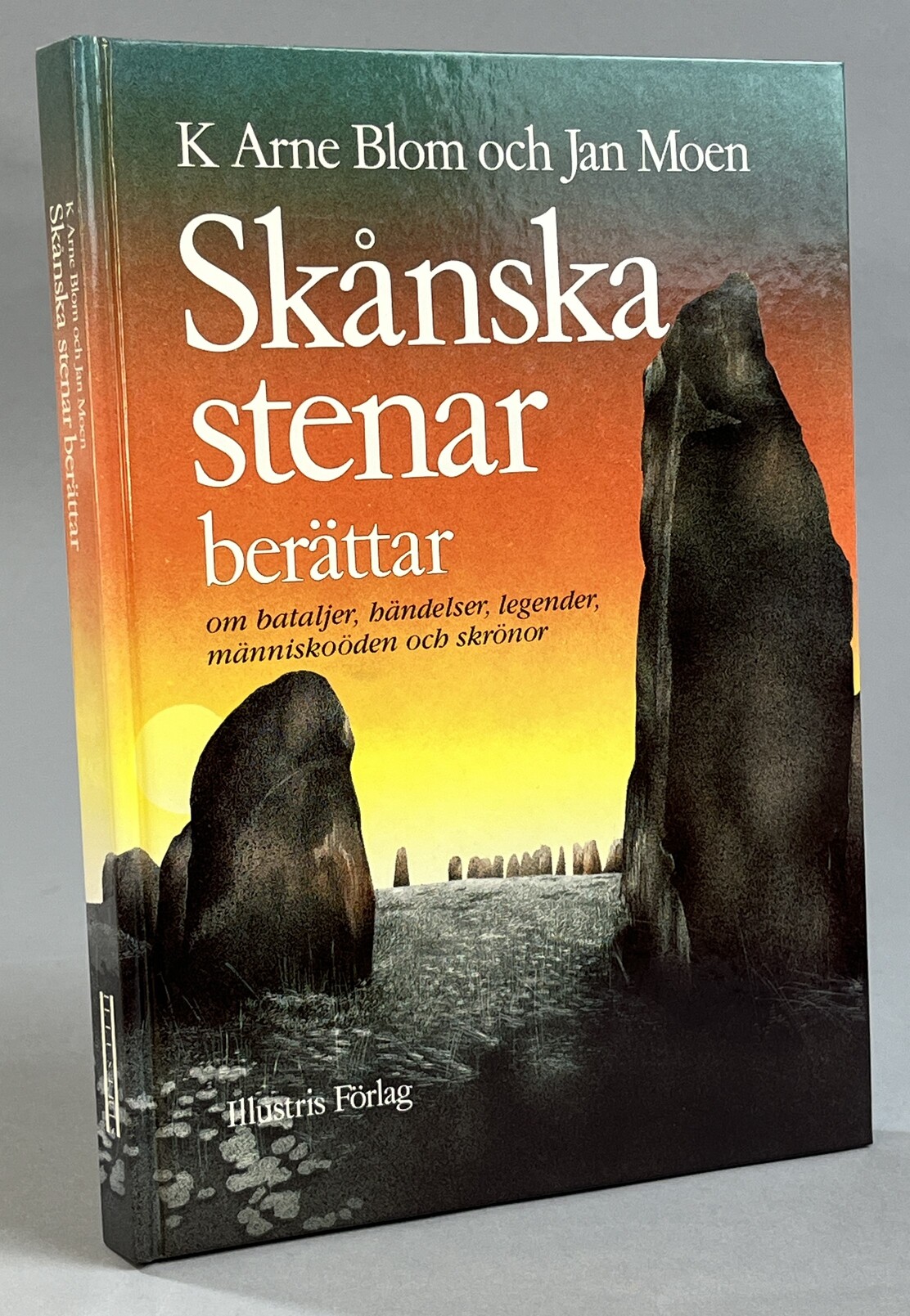 Skånska stenar berättar. [Om bataljer, händelser, legender, människoöden och skrönor]. [Utg. av] Illustris förlag.