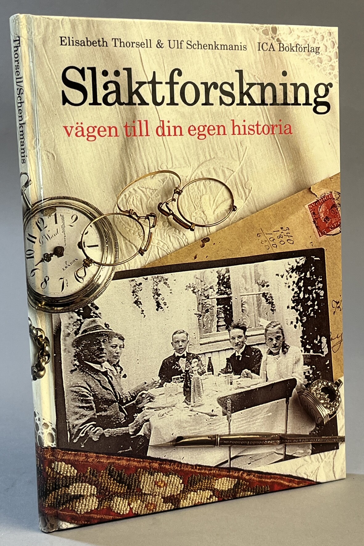 Släktforskning - vägen till din egen historia. I samverkan med Ulf Schenkmanis. [Utg. av] ICA Bokförlag.