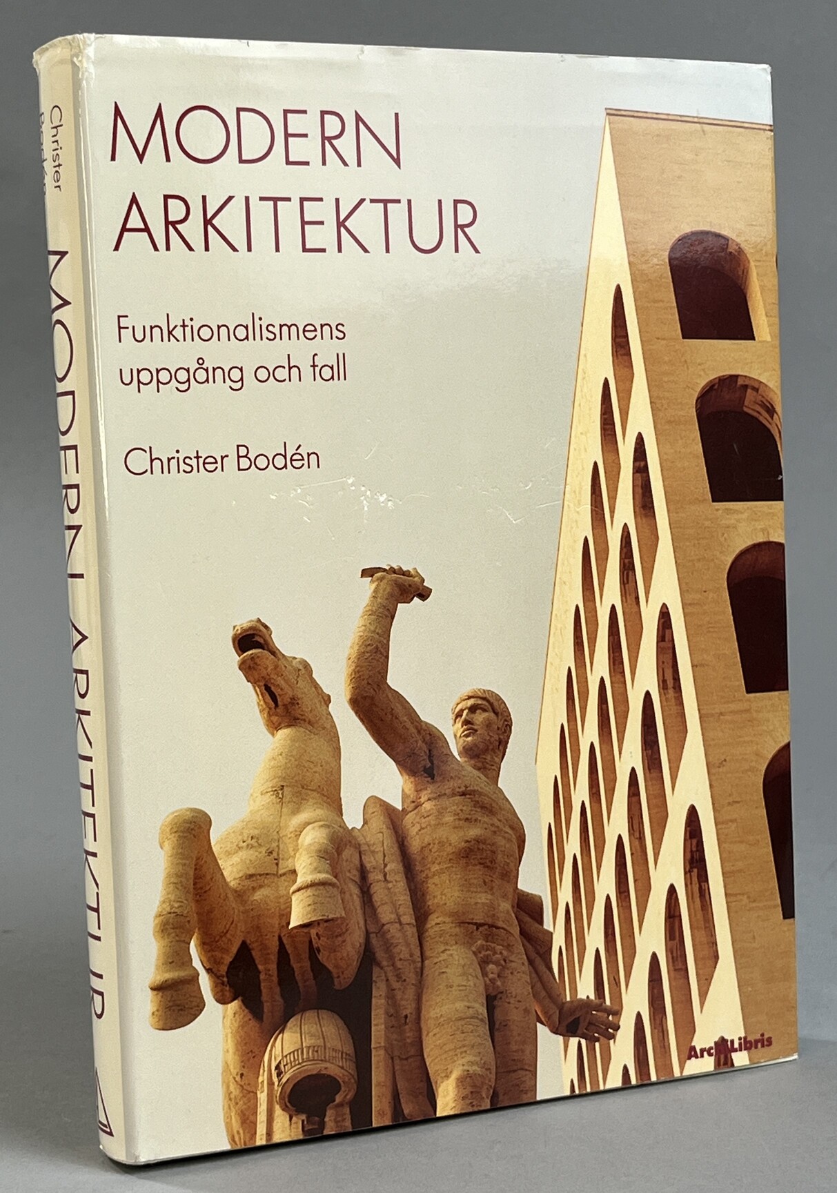Modern arkitektur. Funktionalismens uppgång och fall. [Utg. av] ArchiLibris.