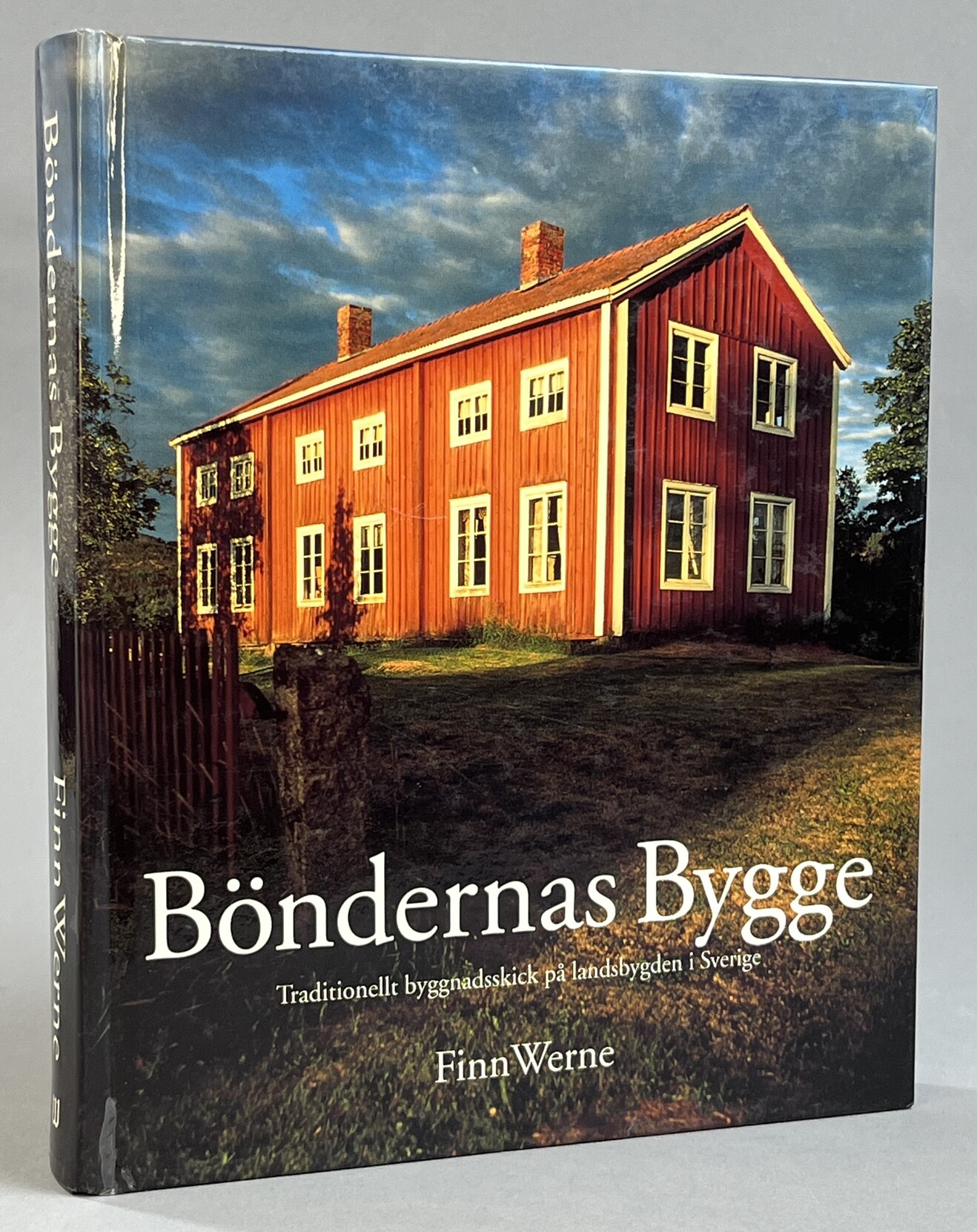 Böndernas bygge. Traditionellt byggnadsskick på landsbygden i Sverige. [Utg. av] Wiken.