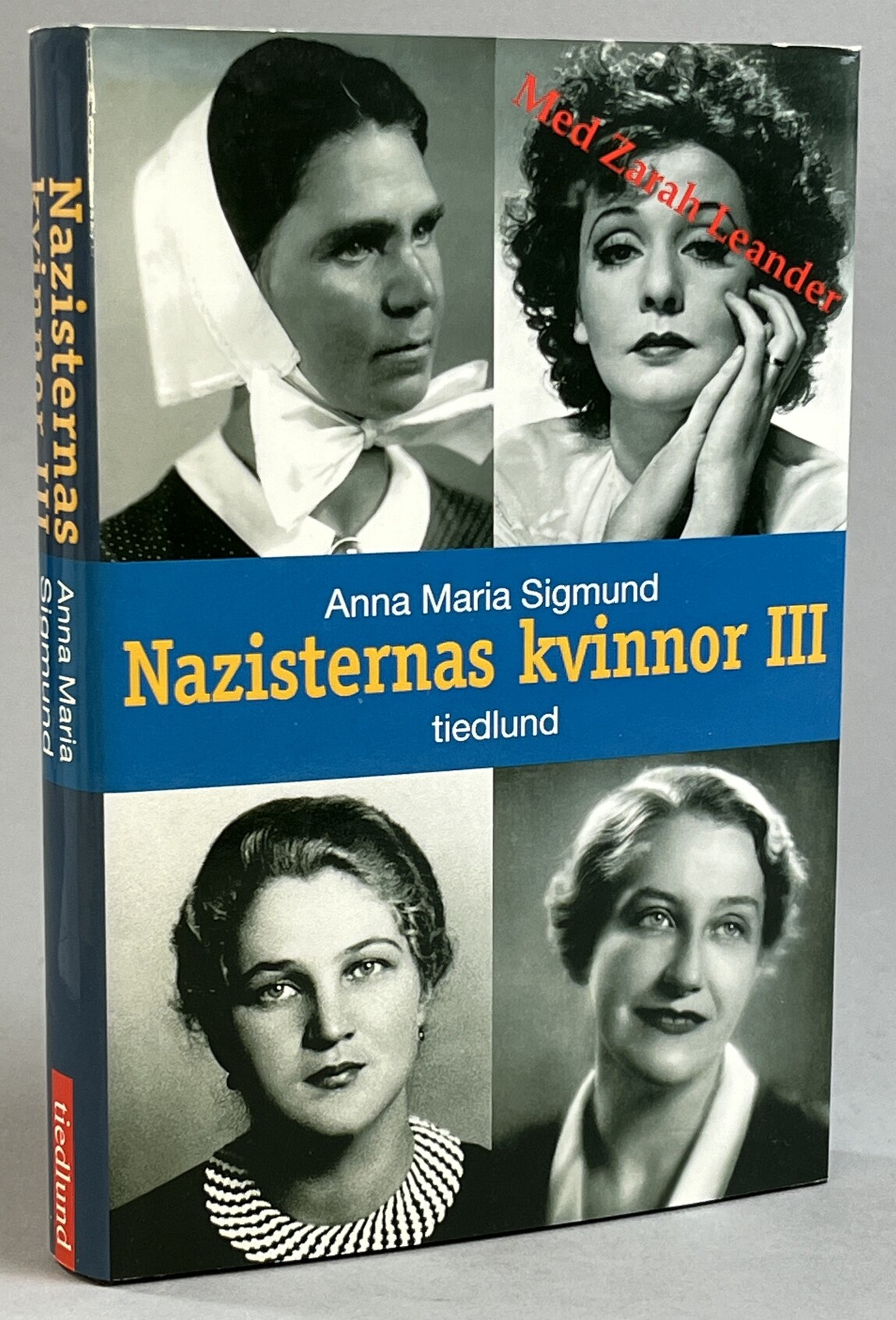 Nazisternas kvinnor III. Översättning: Lena Petersson. Språklig bearbetning: Olof Zachrisson. [Utg. av] tiedlund förlag.