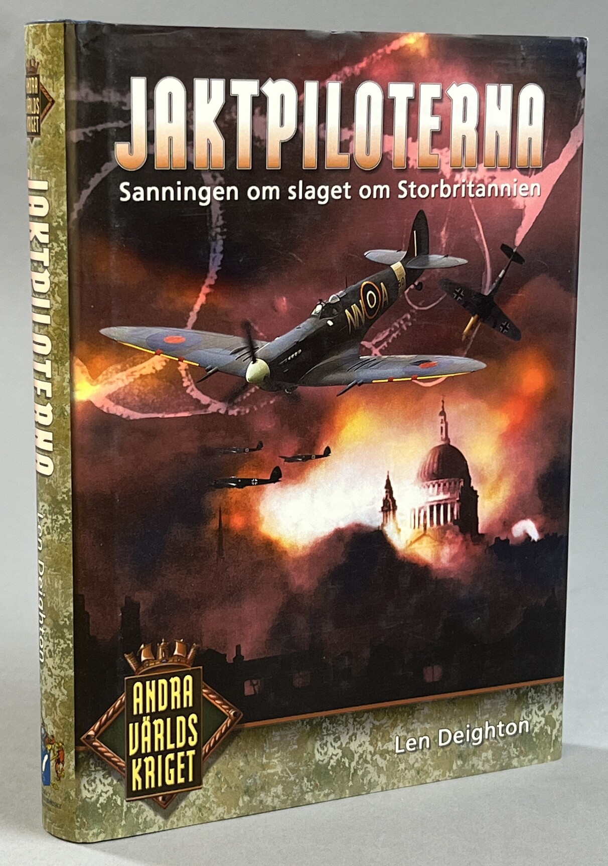 Jaktpiloterna. Sanningen om Slaget om Storbritannien. Förord: A.J.P. Taylor. Översättning: Karl-Erik Westerlund. [Utg. av] Atlantis.
