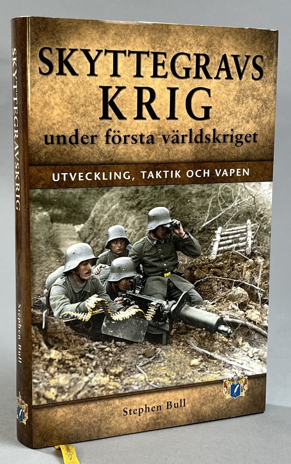 Skyttegravskrig under första världskriget. Utveckling, taktik och vapen. Översättning Mikael Dahlgren. [Utg. av] Svenskt Militärhistoriskt Bibliotek.
