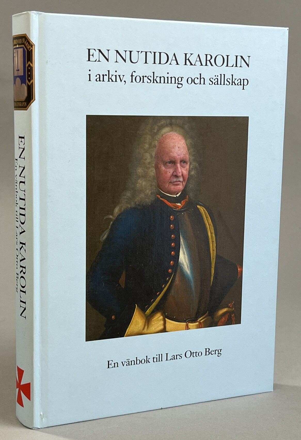 En nutida karolin - en vänbok till Lars Otto Berg [utgiven den 17 november 2011 av Svenska Frimurare Ordens Barnhusstiftelse tillsammans med Forskningslogen Carl Friedrich Eckleff i anledning av Lars Otto Bergs 80-årsdag].