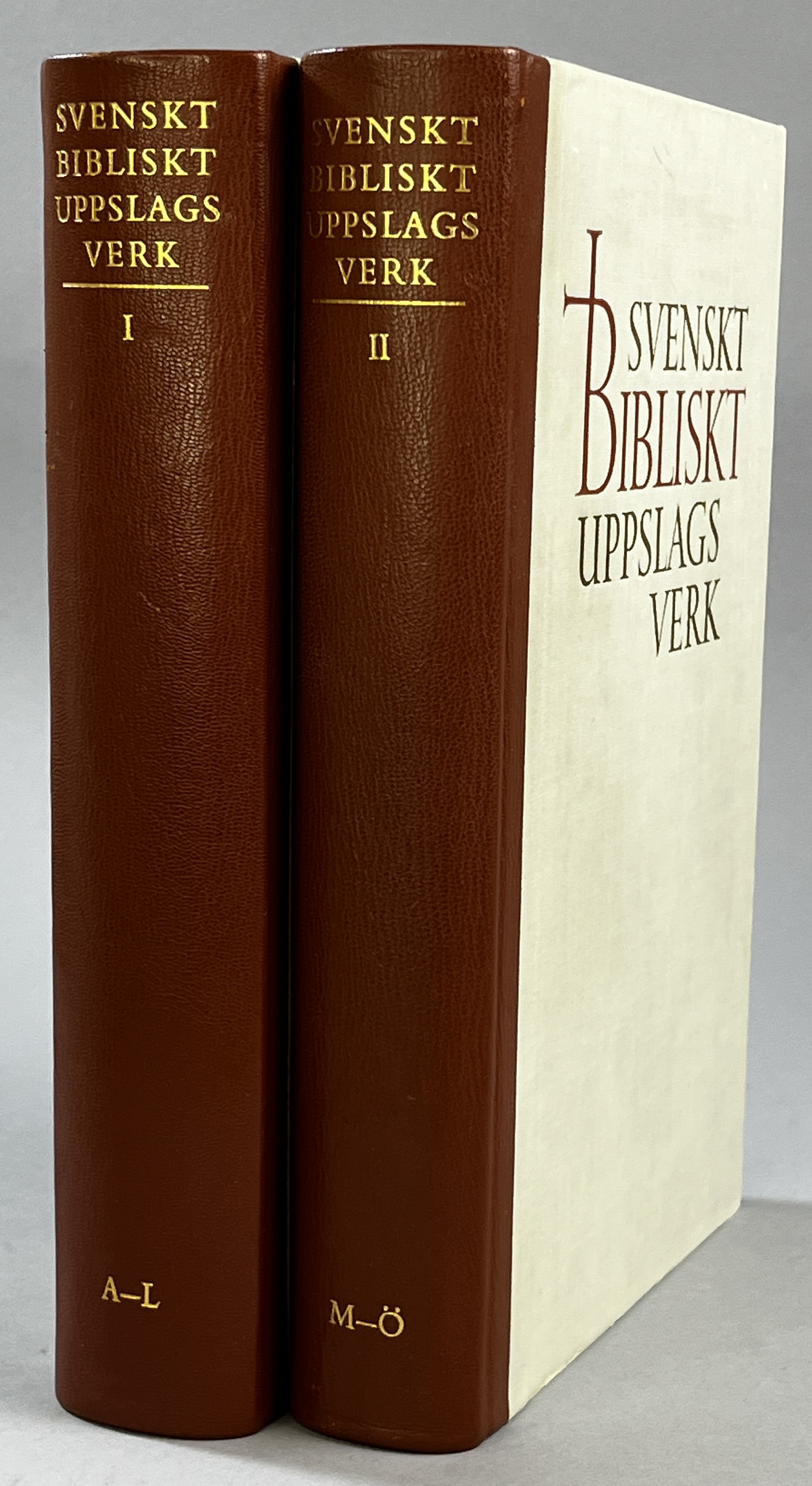 Svenskt bibliskt uppslagsverk. Andra upplagan. Första bandet A-L. [... Andra bandet M-Ö]. [Utg. av] Nordiska uppslagsböcker.