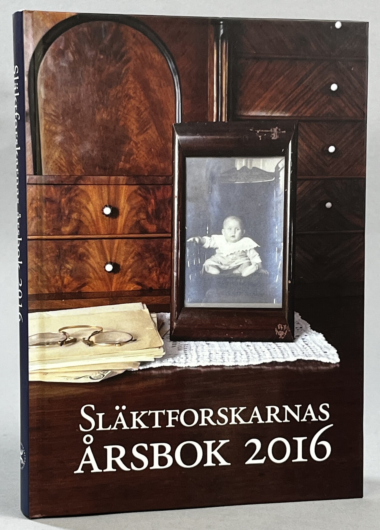 Släktforskarnas årsbok 2016. Utgiven av Sveriges Släktforskarförbund.