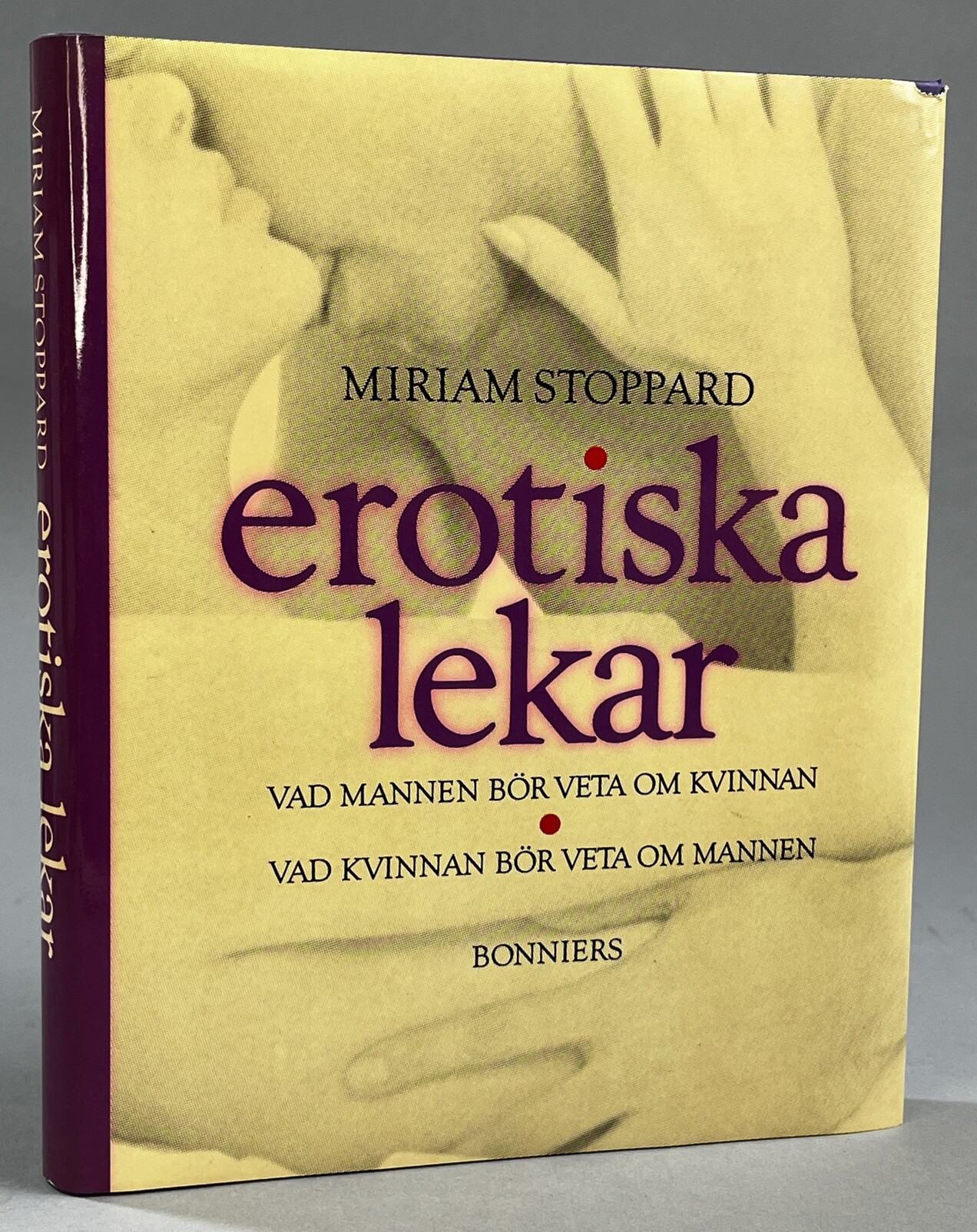 Erotiska lekar. Vad mannen bör veta om kvinnan. Vad kvinnan bör veta om mannen. Översättning Ulrika Junker Miranda. [Utg. av] Bonniers.