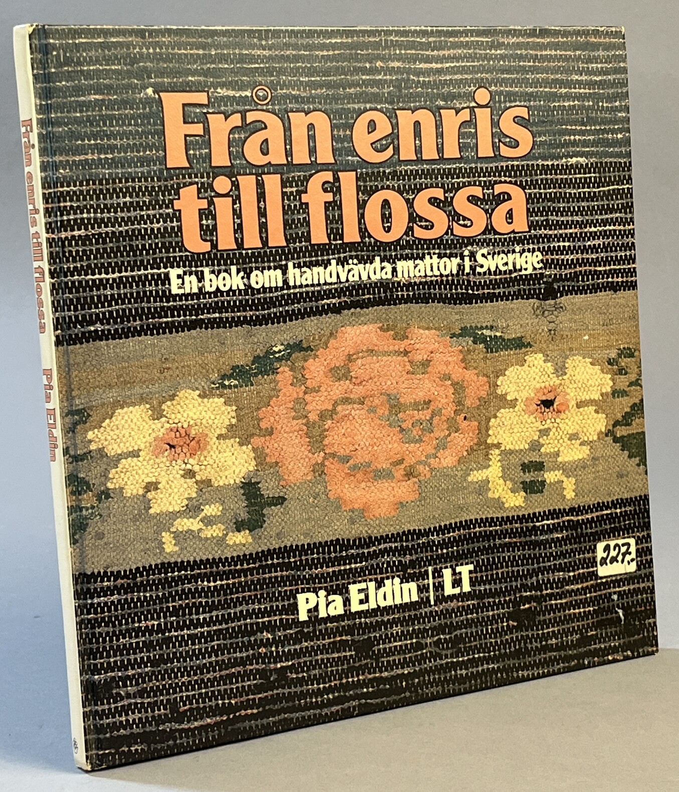 Från enris till flossa. En bok om handvävda mattor i Sverige. [Utg. av] LTs förlag.