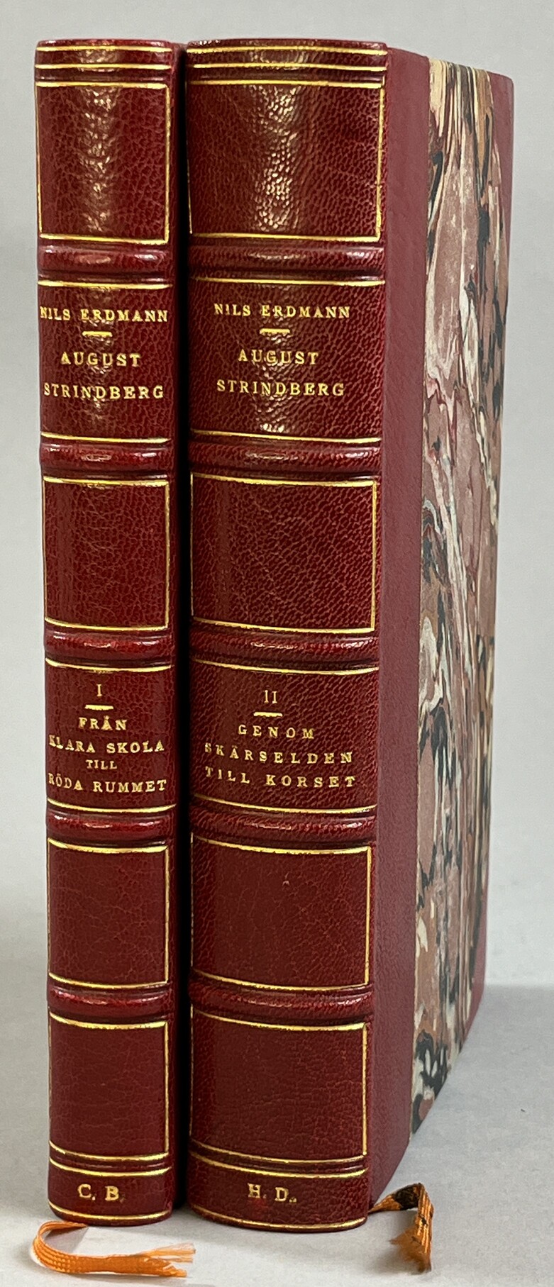 August Strindberg. En kämpande och lidande själs historia. I. Från Klara skola till Röda rummet. [... II. Genom skärselden till korset]. [Utg. av] Wahlström & Widstrand.