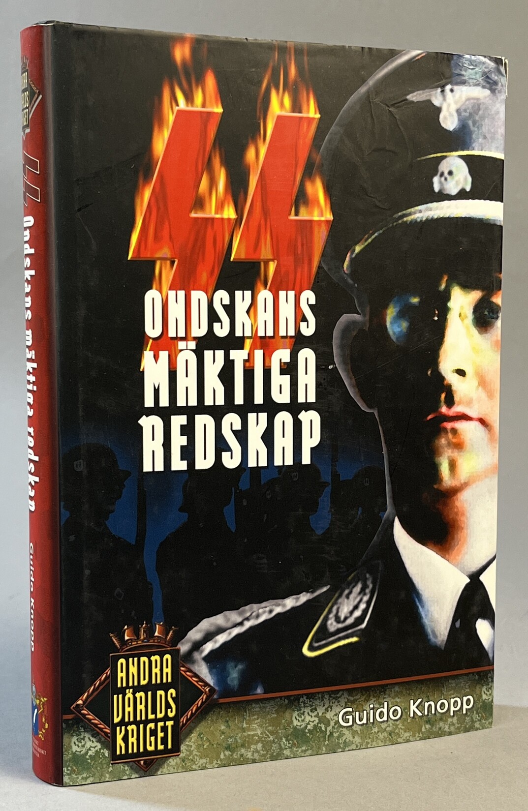 SS. Ondskans mäktiga redskap. I samarbete med Jens Afflerbach, Stefan Brauburger, Christian Deick, Jörg Müllner, Sönke Neitzel, Ricarda Schlosshan. Redaktion: Alexander Berkel, Mario Sporn. Översättning: Andrea Resch. [Utg. av] Historiska Media/SMB.