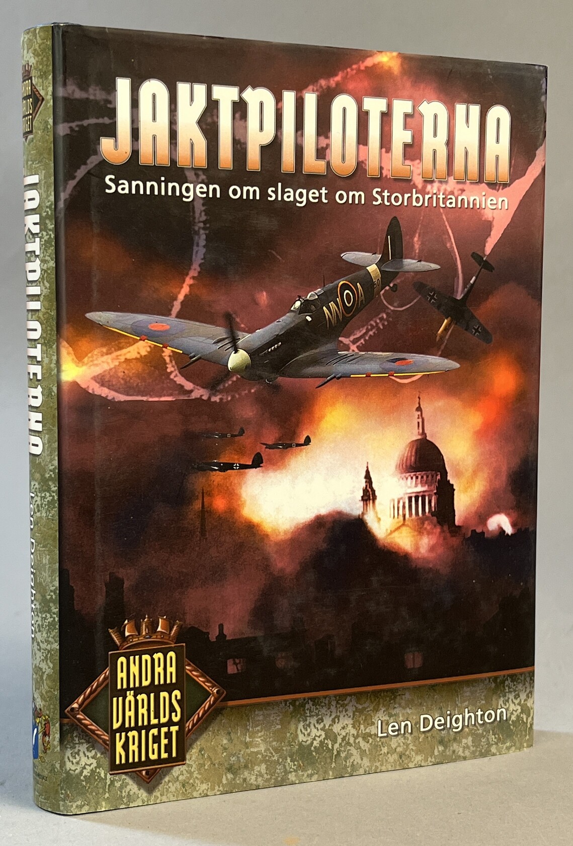 Jaktpiloterna. Sanningen om Slaget om Storbritannien. Förord: A.J.P. Taylor. Översättning: Karl-Erik Westerlund. [Utg. av] Atlantis/SMB.
