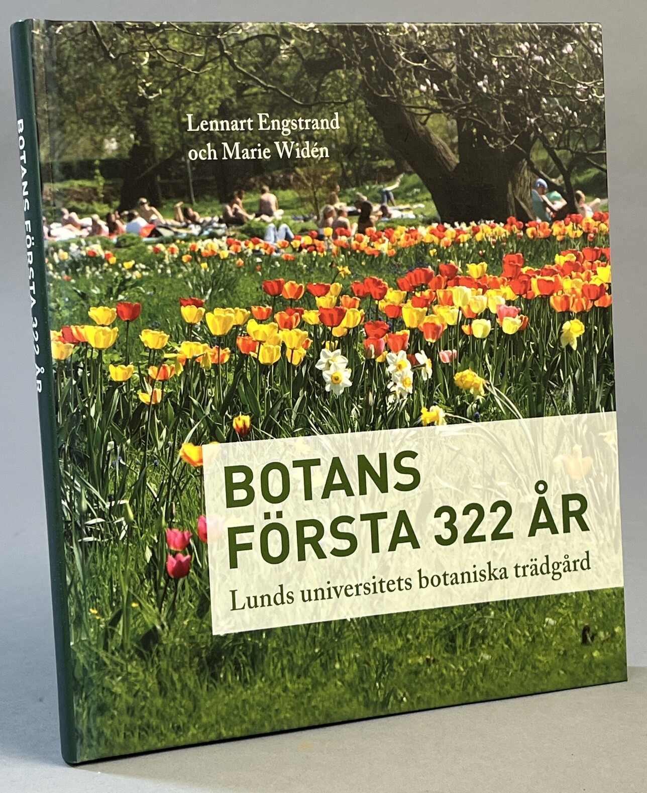 Botans första 322 år. Lunds universitets botaniska trädgård. [Utg. av] Lunds Universitetshistoriska Sällskap.