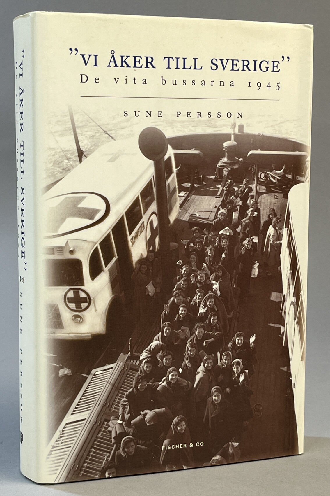 ‘Vi åker till Sverige’. De vita bussarna 1945. [Utg. av] Fischer & Co.