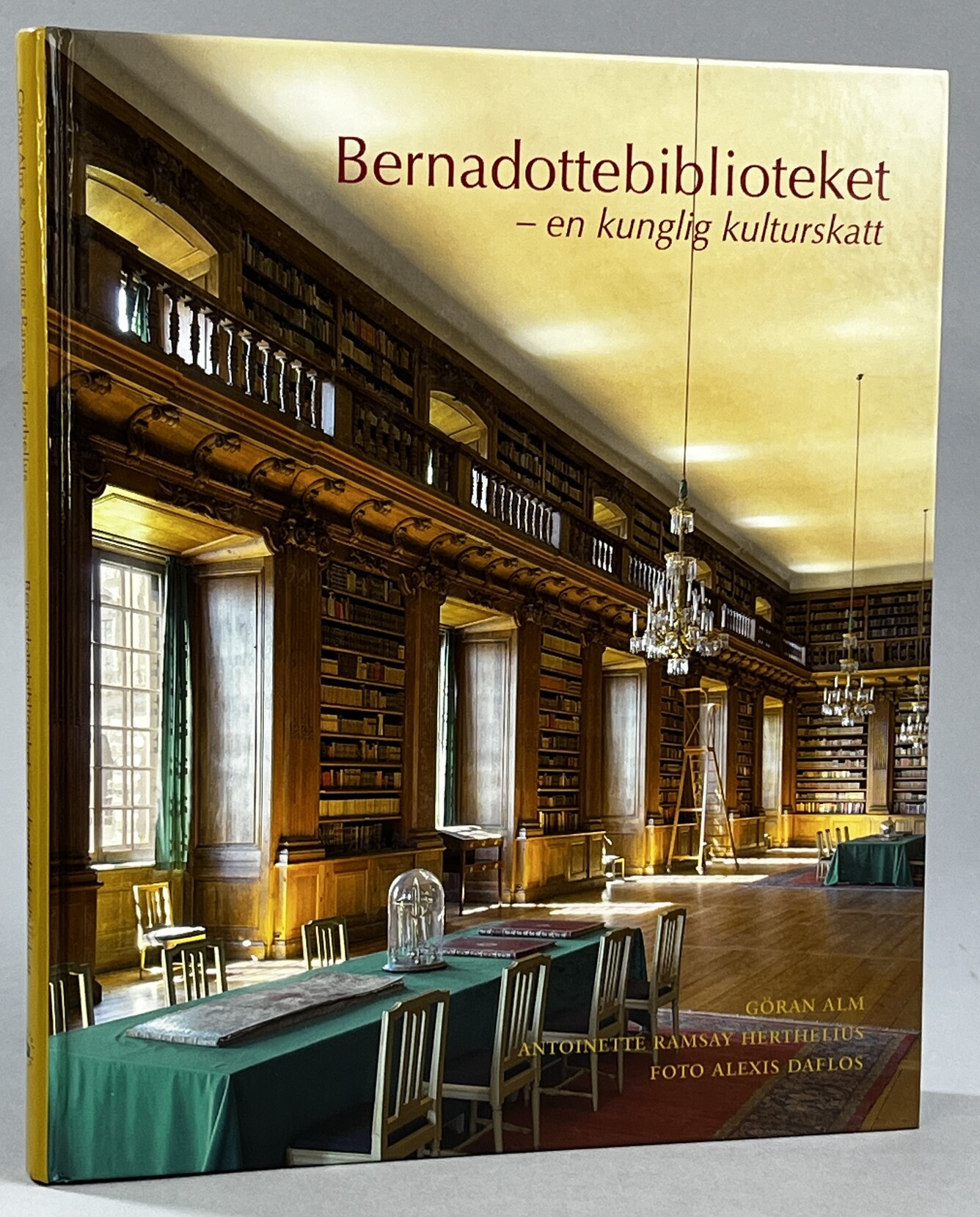 Bernadottebiblioteket. En kunglig kulturskatt. Foto: Alexis Daflos. [Utg. av] Kungl. husgerådskammaren / Atlantis.