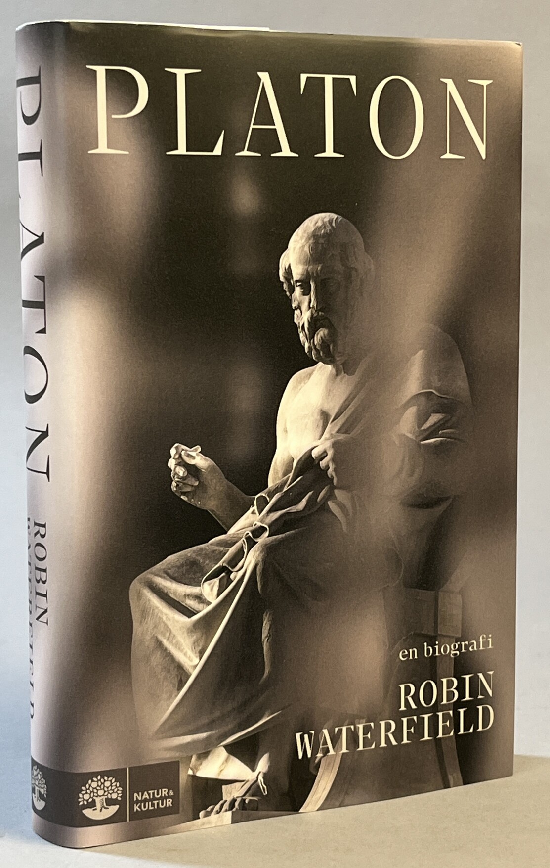 Platon. En biografi. Översättning av Eric Cullhed. [Utg. av] Natur & Kultur.