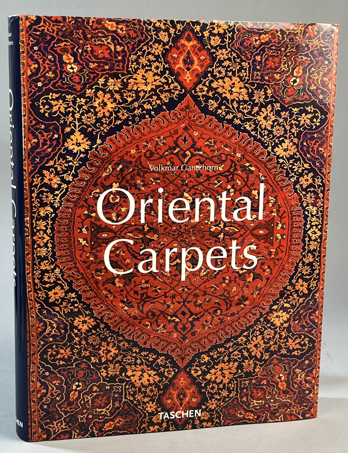 Oriental Carpets. Their Iconology and Iconography from Earliest Times to the 18th Century.