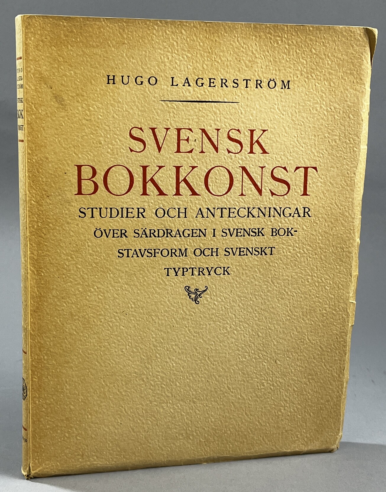 Svensk bokkonst. Studier och anteckningar över särdragen i svensk bokstavsform och svenskt typtryck med omkring 140 avbildningar av äldre och nyare typtryck av Hugo Lagerström