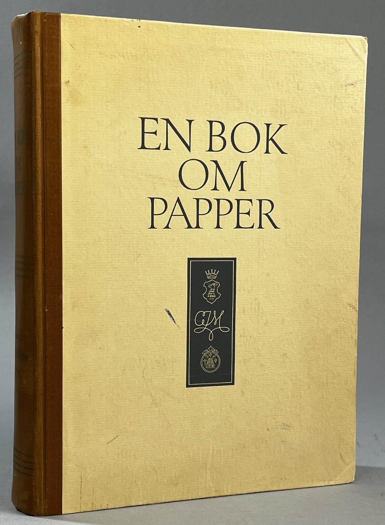 En bok om papper. Tillägnad Carl Joh. Malmros den 23 december 1944 av Aktiebolaget Klippans finpappersbruk.