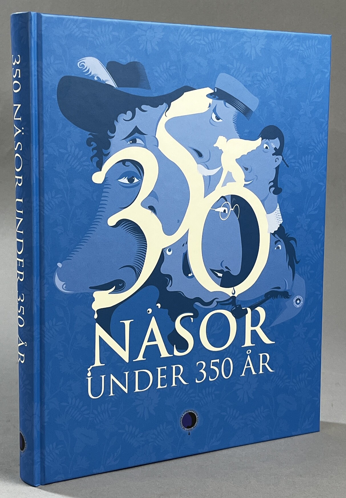 Akademiska föreningens nasala utskott presenterar 350 näsor under 350 år. Med bidrag av Pehr Andersson [och 23 andra]. [Utg. av] Akademiska föreningen / Nasoteket.