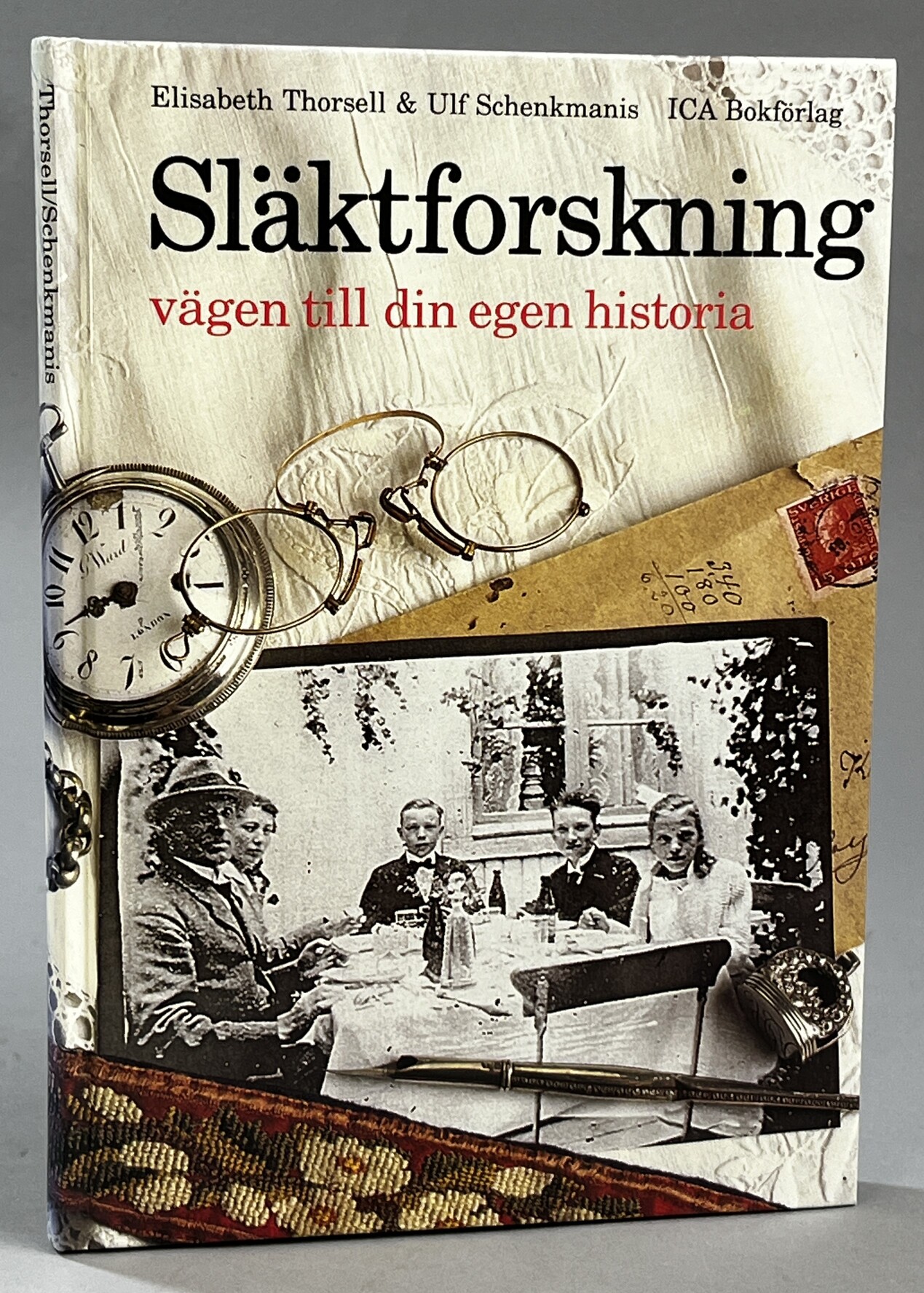 Släktforskning - vägen till din egen historia. I samverkan med Ulf Schenkmanis. [Utg. av] ICA Bokförlag.
