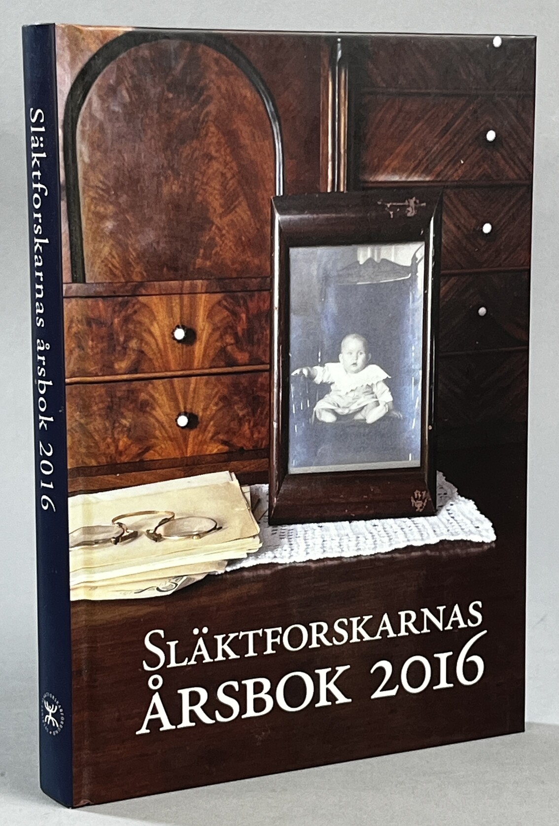 Släktforskarnas årsbok 2016. Utgiven av Sveriges Släktforskarförbund.