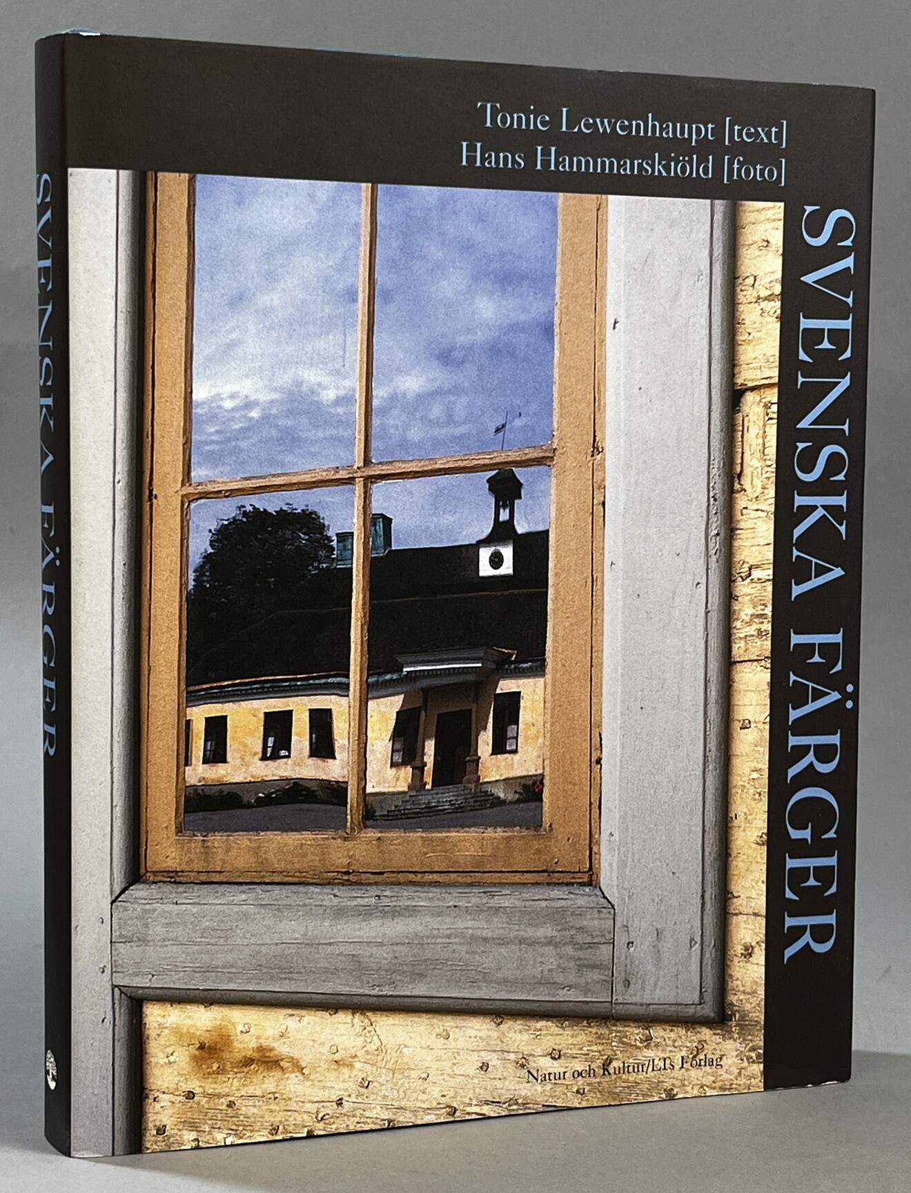 Svenska färger. [Utg. av] Natur & Kultur/LTs Förlag.