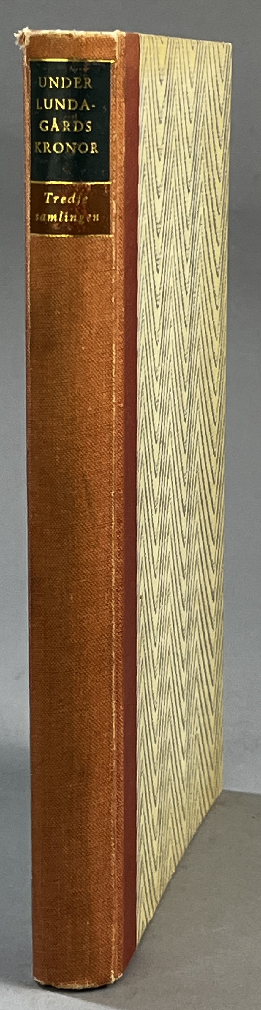 Under Lundagårds kronor. Minnen upptecknade av gamla studenter. Tredje samlingen. [Utg. av] CWK Gleerups Förlag.