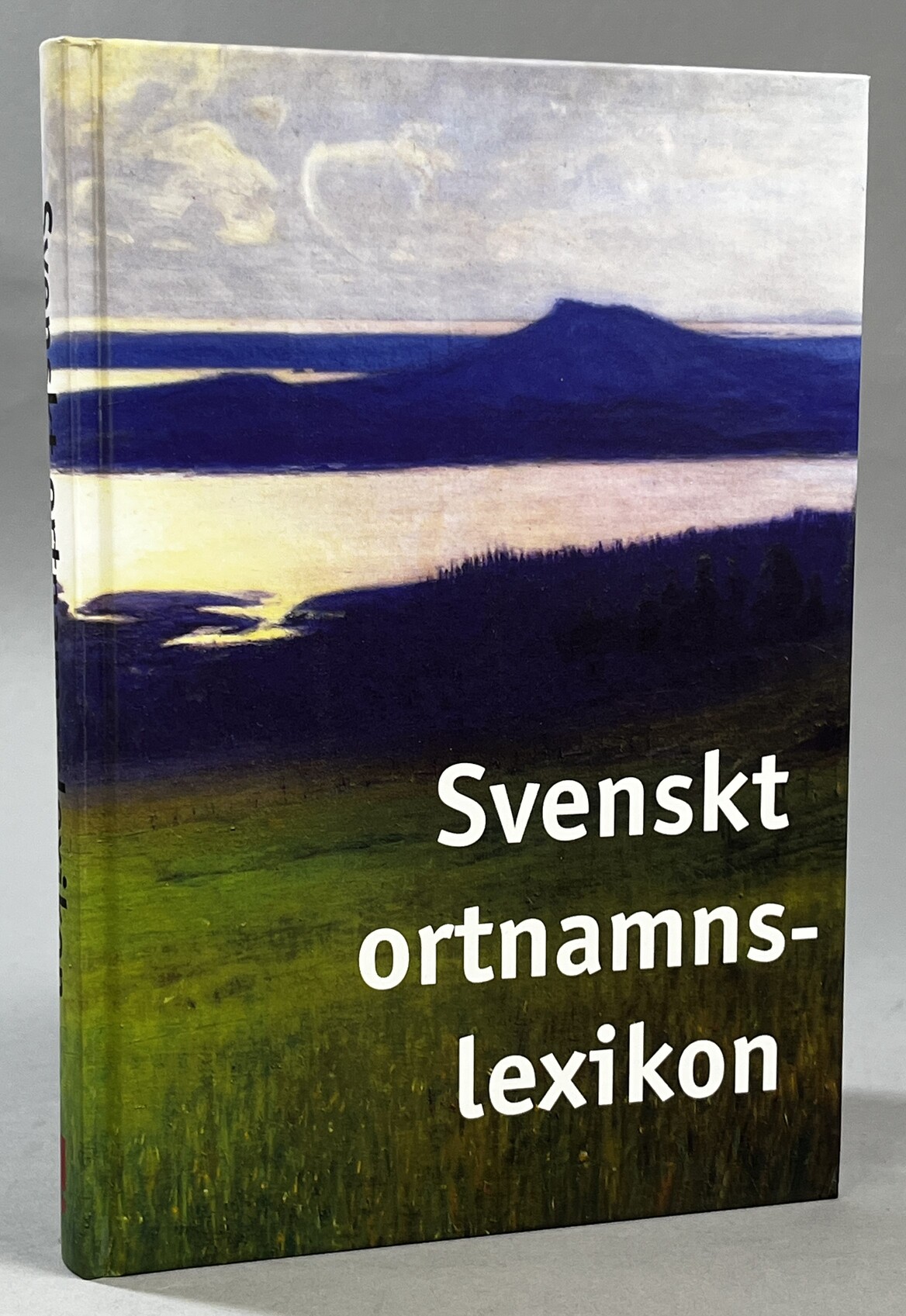 Svenskt ortnamnslexikon. Utarbetat inom Språk- och folkminnesinstitutet och Institutionen för nordiska språk vid Uppsala universitet. Andra reviderade upplagan. [Utg. av] Språk- och folkminnesinstitutet.