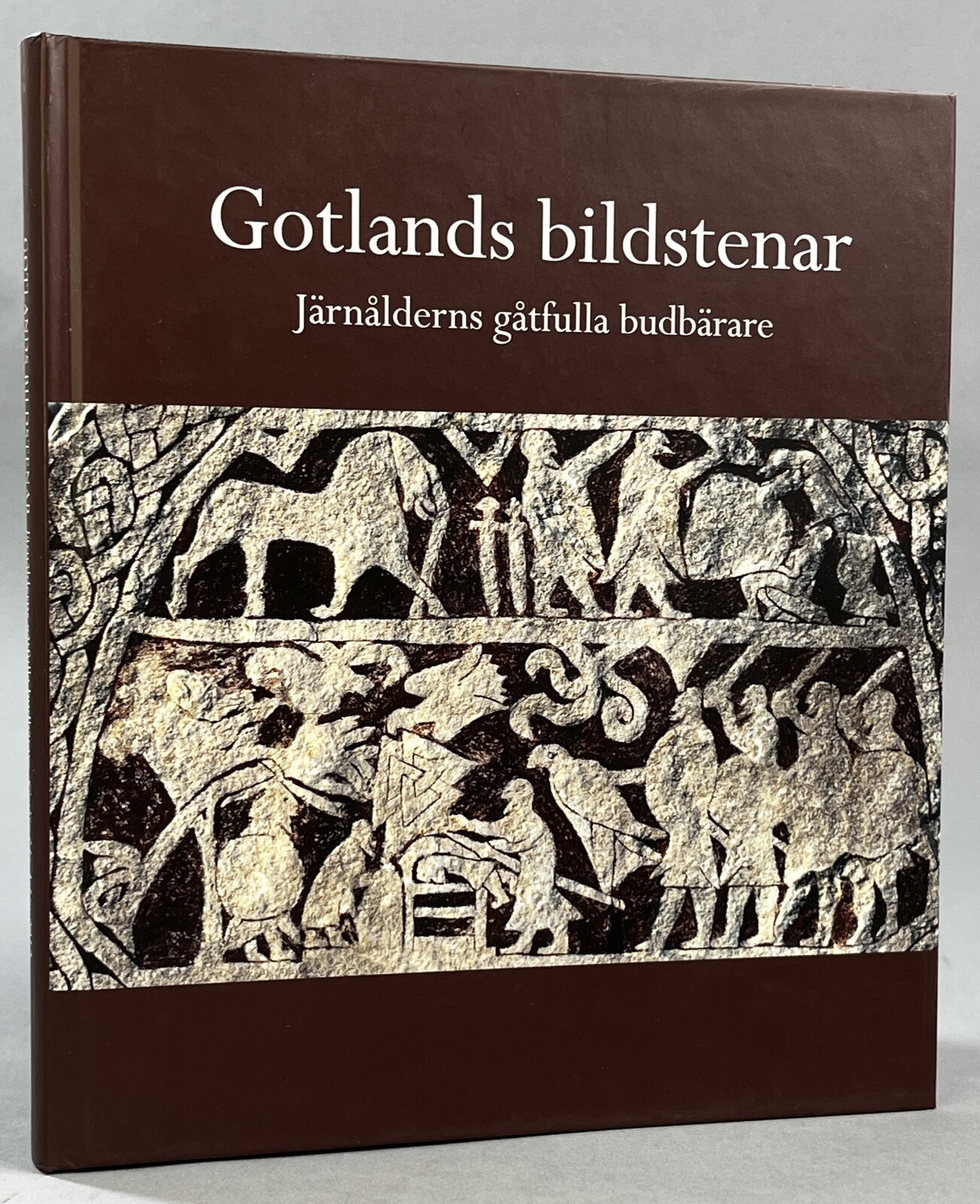 Gotlands bildstenar. Järnålderns gåtfulla budbärare. [Utg. av] Gotlands Museum.