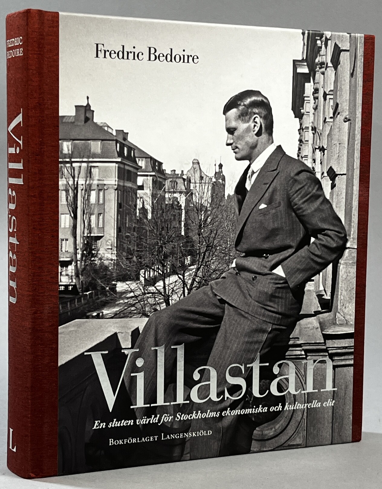 Villastan. En sluten värld för Stockholms ekonomiska och kulturella elit. [Utg. av] Bokförlaget Langenskiöld i samarbete med Kungl. Vitterhetsakademien.