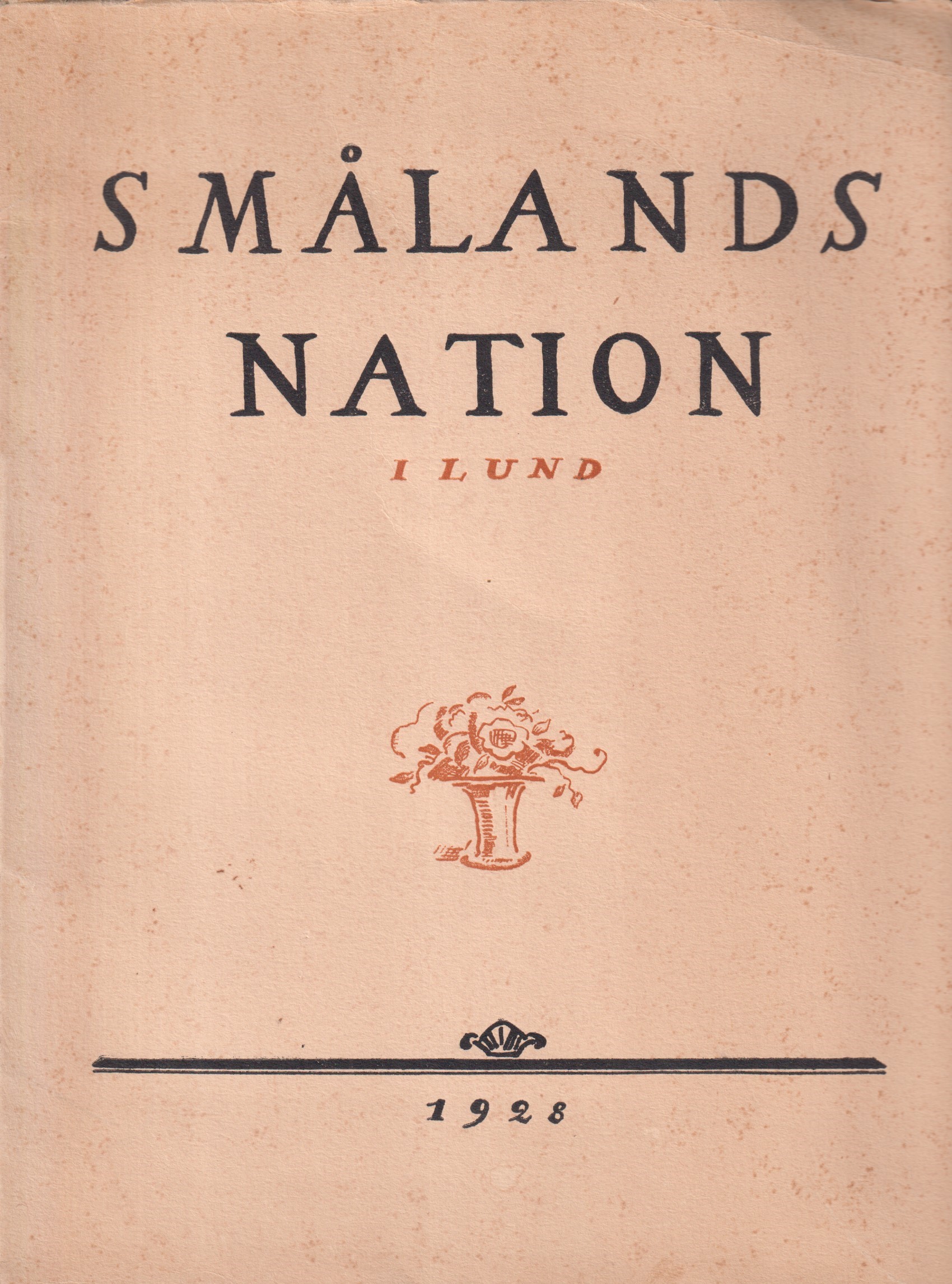 Smålands nation i Lund ht. 1927-vt. 1928. Tillägnar Ewert Wrangel detta album vid hans avgång ht. 1928 från ett mer än 25-årigt inspektorat i nationen. [Porträttalbum].