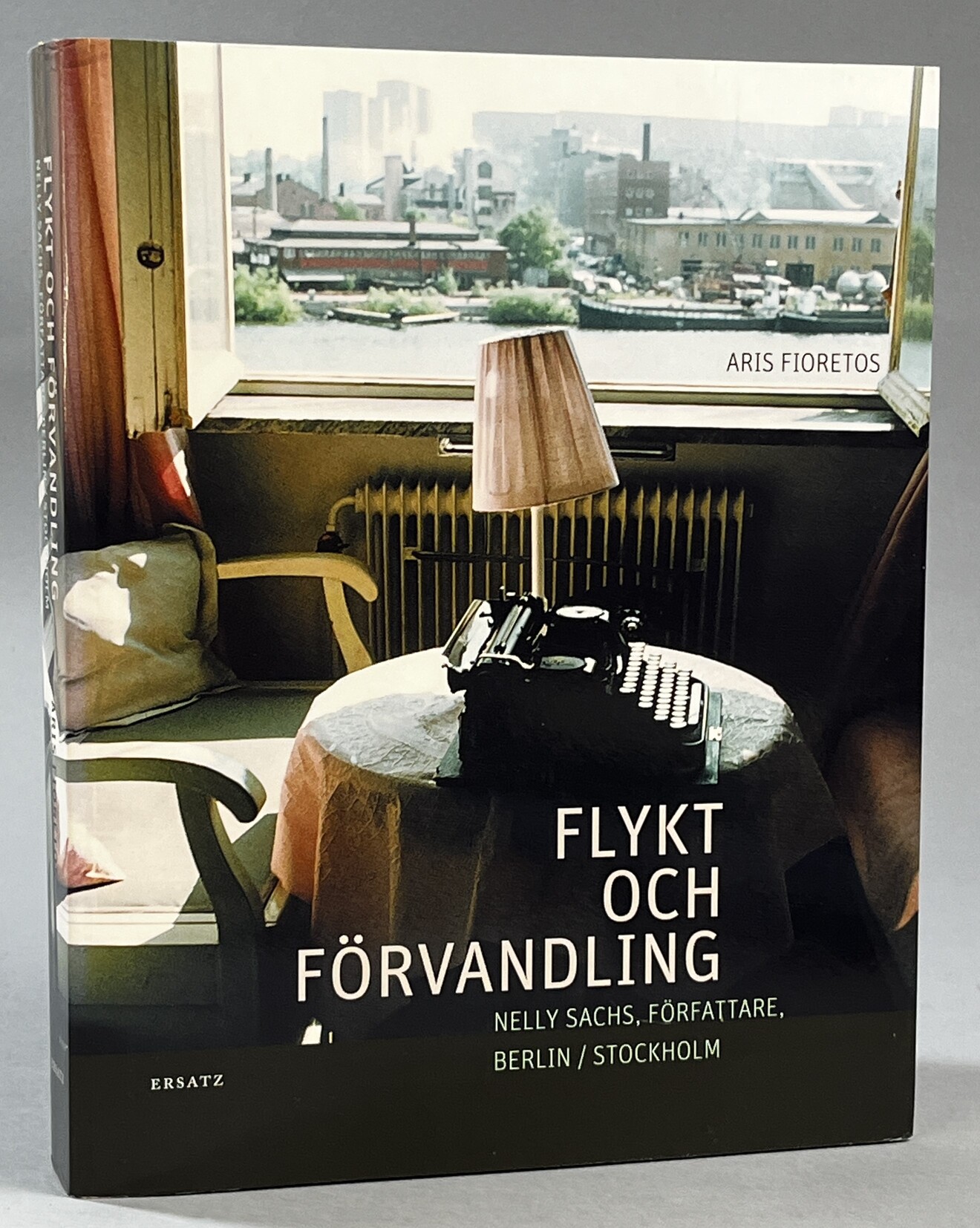 Flykt och förvandling. Nelly Sachs, Författare, Berlin/Stockholm. En bildbiografi. [Utg. av] Ersatz.
