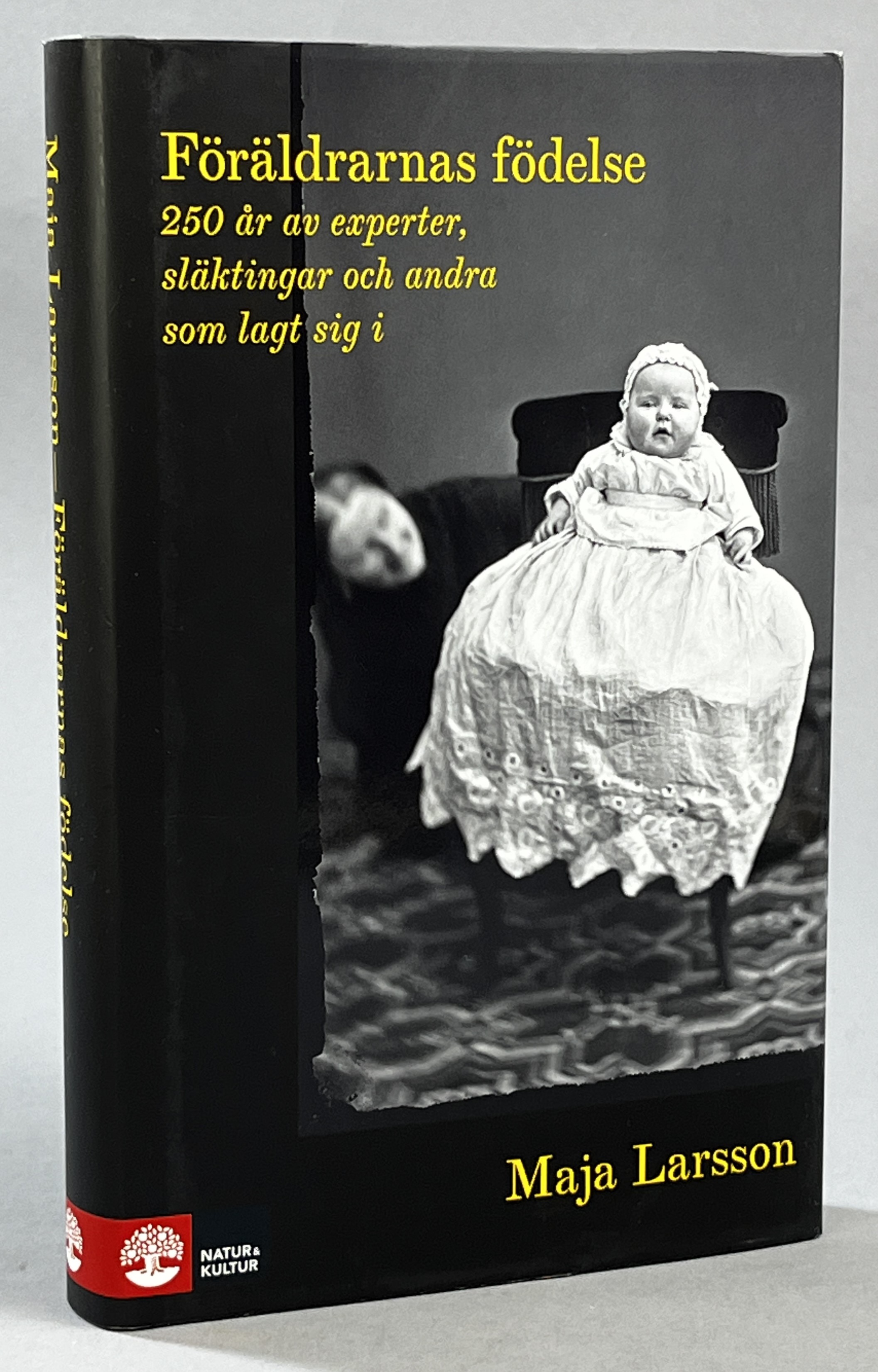 Föräldrarnas födelse. 250 år av experter, släktingar och andra som lagt sig i. [Utg. av] Natur & Kultur.