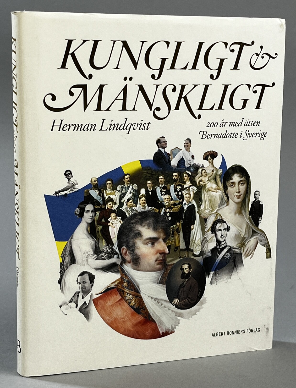 Kungligt & mänskligt. 200 år med ätten Bernadotte i Sverige. [Utg. av] Albert Bonniers förlag.