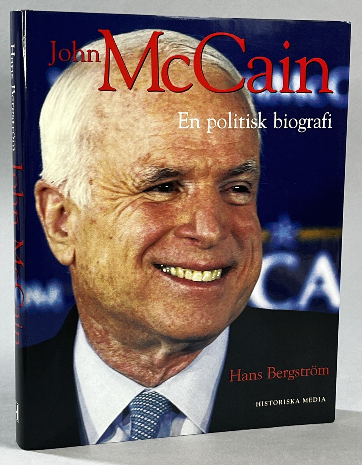 John McCain. En politisk biografi. [Utg. av] Historiska Media.