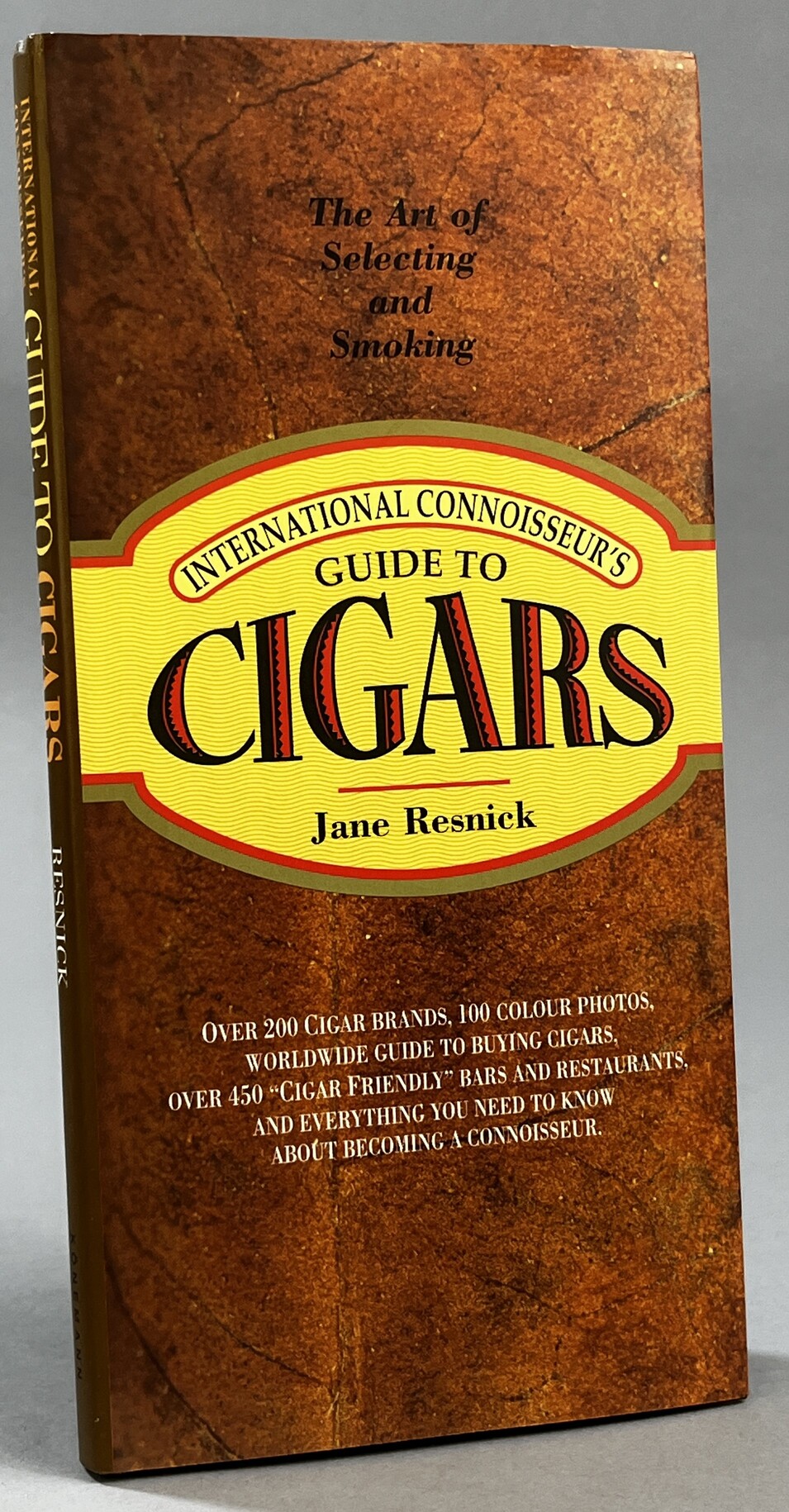 International Connoisseur's Guide to Cigars. The Art of Selecting and Smoking. [Over 200 Cigar Brands, 100 Colour Photos, Worldwide Guide to Buying Cigars, over 450 'Cigar Friendly' Bars and Restaurants, and Everything You Need to Know About Becoming a Connoisseur]. Photographs by George W. Wieser.