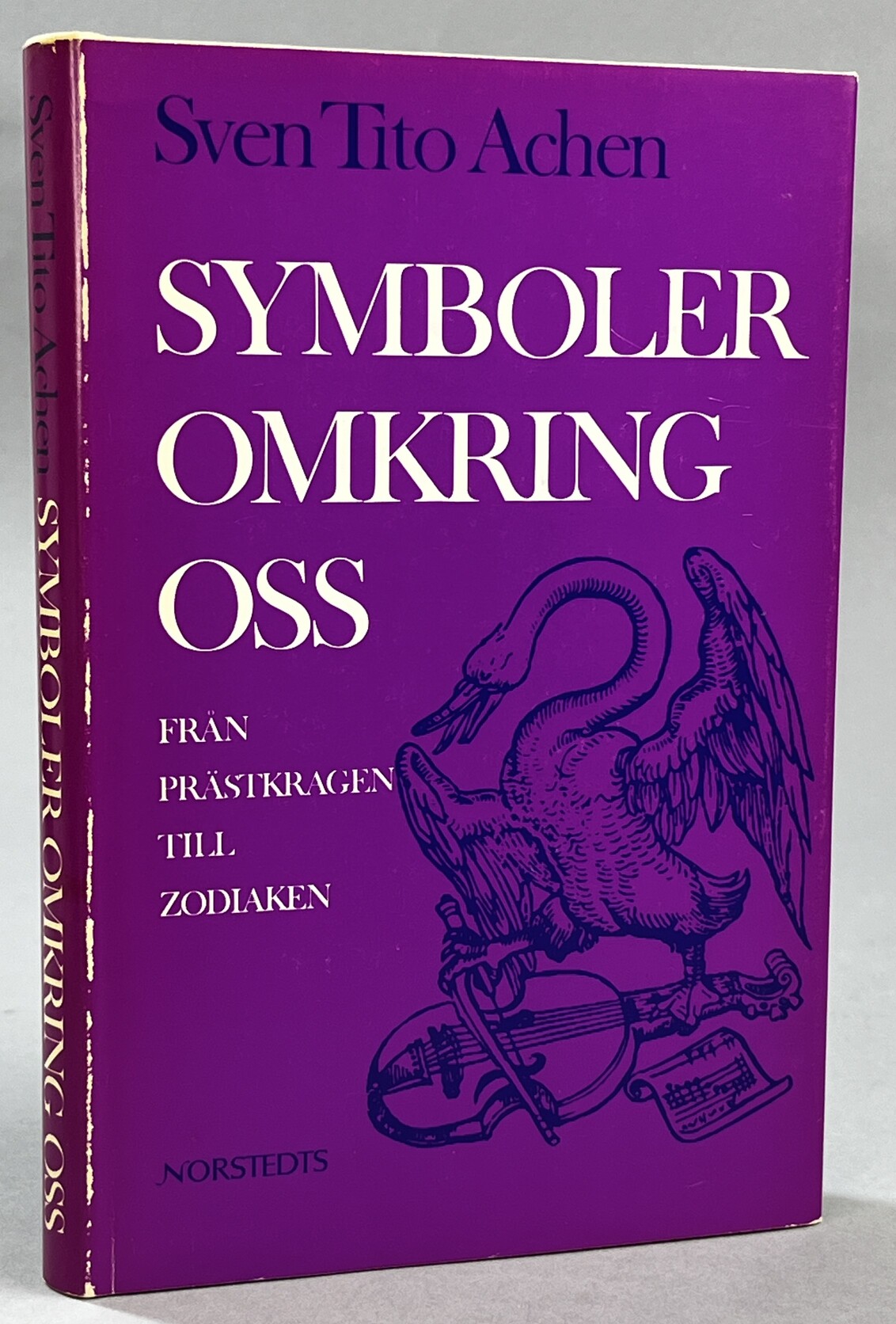 Symboler omkring oss. Från prästkragen till zodiaken. [Utg. av] PA Norstedt & Söners förlag.