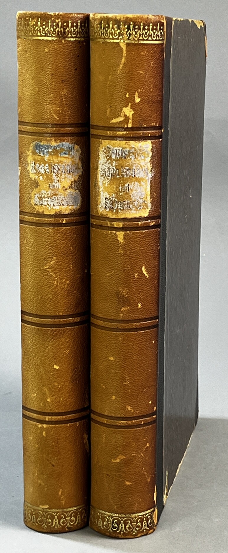 Dreihundert Tafeln zum Studium des Deutschen Renaissance- und Barockstils. Eine systematische Auswahl aus den Sammelwerken von Ortwein-Scheffers, Bakalowits, Paukert, Ewerbeck u.s.w. Erste Hälfte, 1. Gruppe, 100 Tafeln. Fassaden- Und Fassadenteile, Steinarbeite. III. Gruppe, 50 Tafeln. Schlosser- und Schmiedearbeiten. [... Zweite Hälfte, II. Gruppe, 60 Tafeln. Mobiliar, Täfelungen, Holz- und Stuckdecken. IV. Gruppe, 40 Tafeln. Füllungen, Decorationsmotive. V. Gruppe, 80 Tafeln. Metallgerät und Schmuck. VI. Gruppe, 20 Tafeln. Kachelöfen und andere Töpferarbeiten].