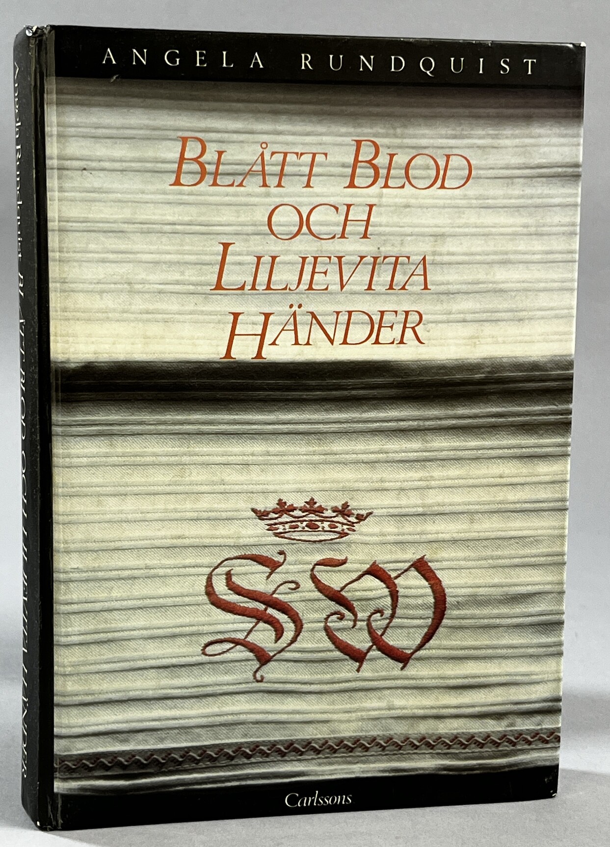 Blått blod och liljevita händer. En etnologisk studie av aristokratiska kvinnor 1850-1900. [Utg. av] Carlssons.