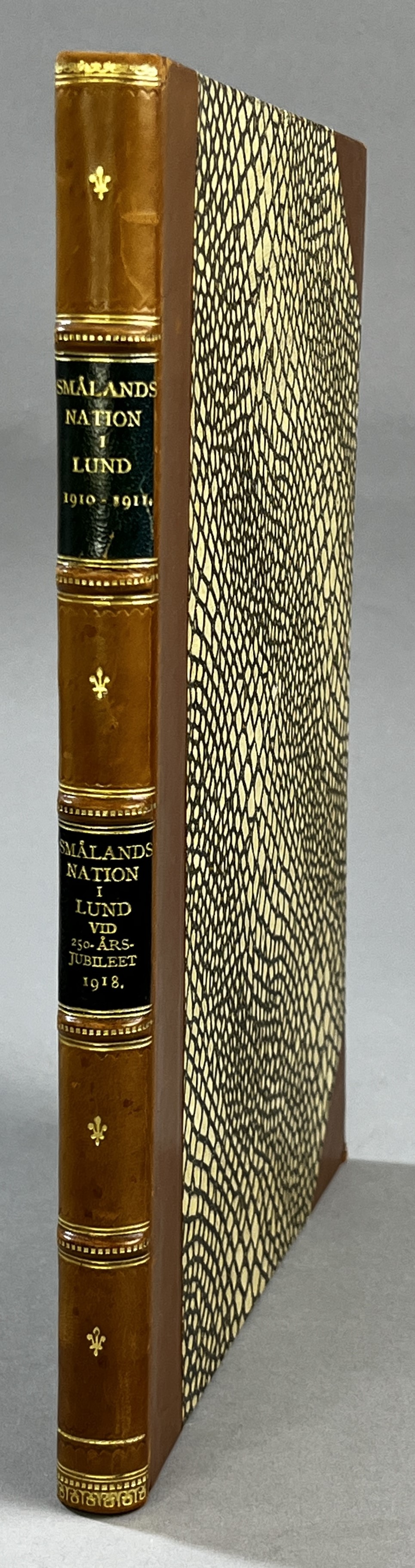 Smålands nation i Lund läsåret 1910-1911. [bunden med:] Smålands nation i Lund H.T. 1911 - V.T. 1918. Vid tvåhundrafemtioårsjubileet 1918.