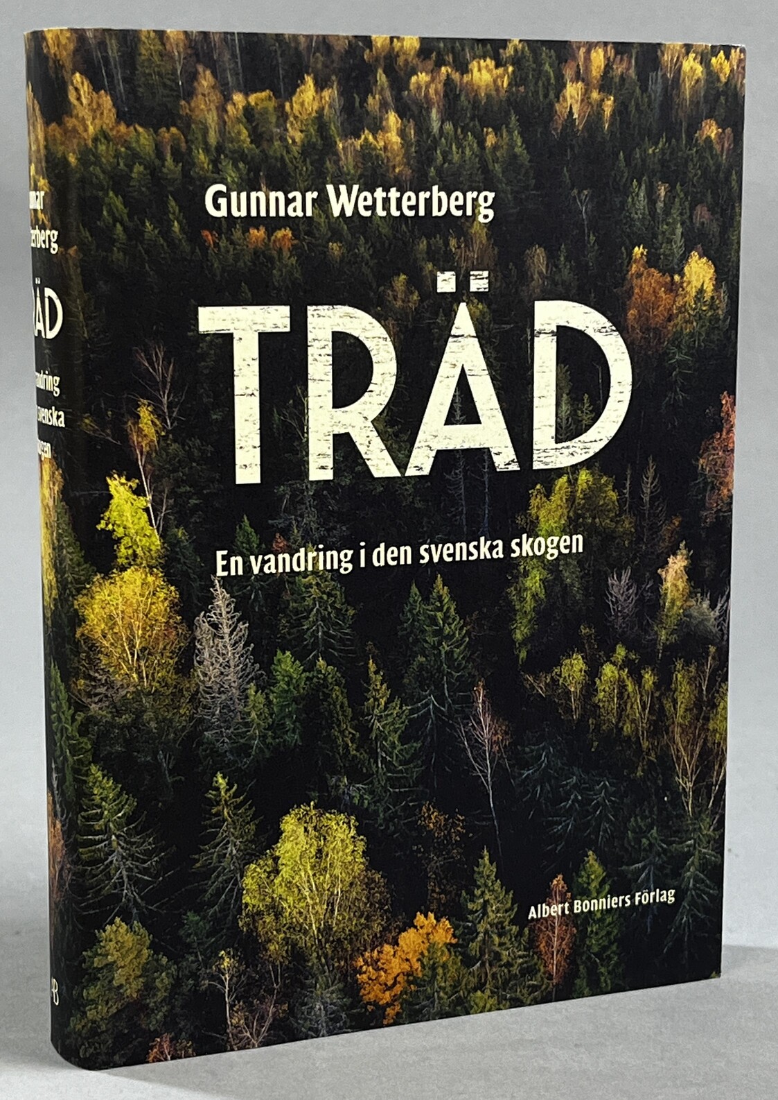 Träd. En vandring i den svenska skogen. [Utg. av] Albert Bonniers förlag.