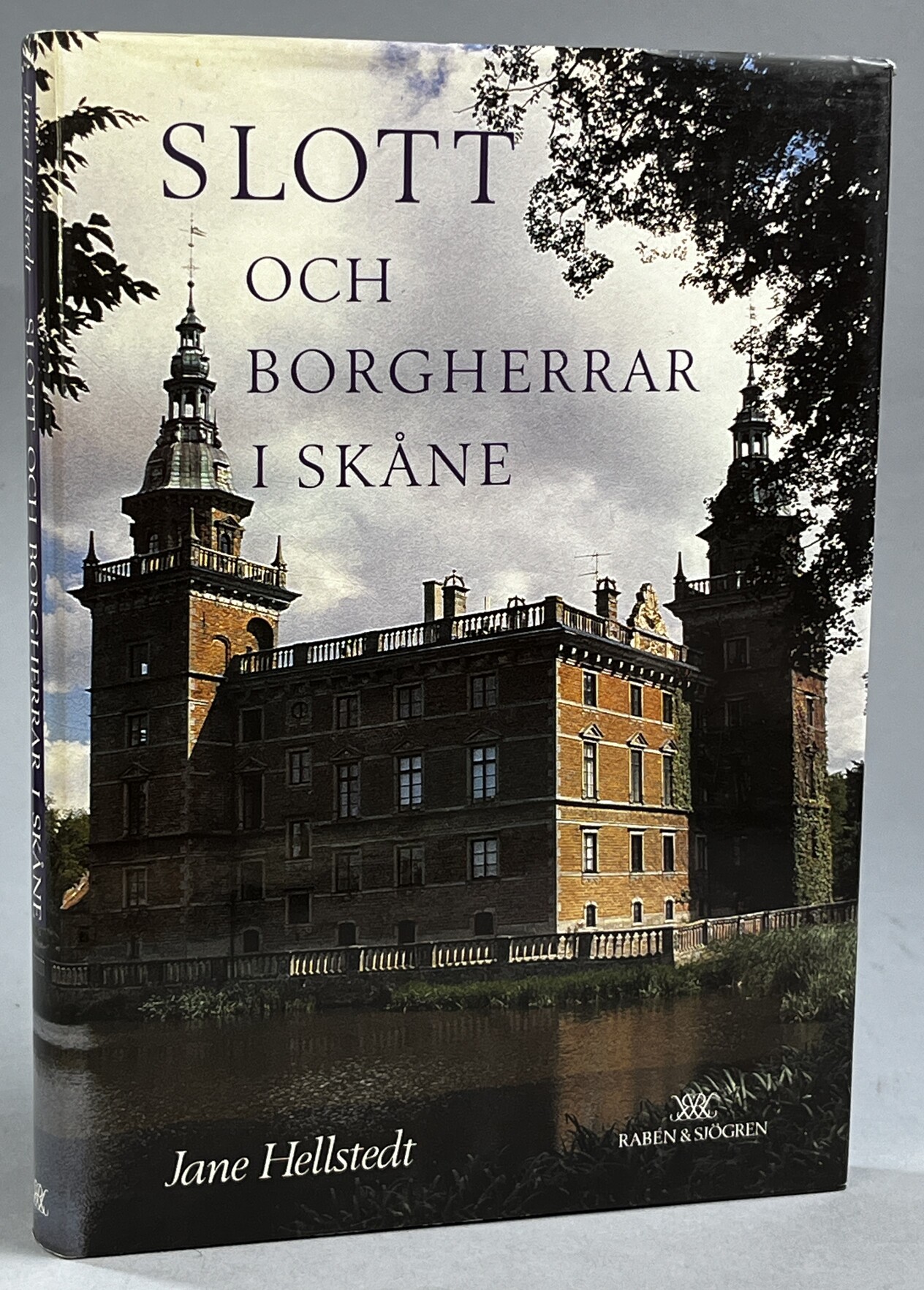 Slott och borgherrar i Skåne. [Utg. av] Rabén & Sjögren.