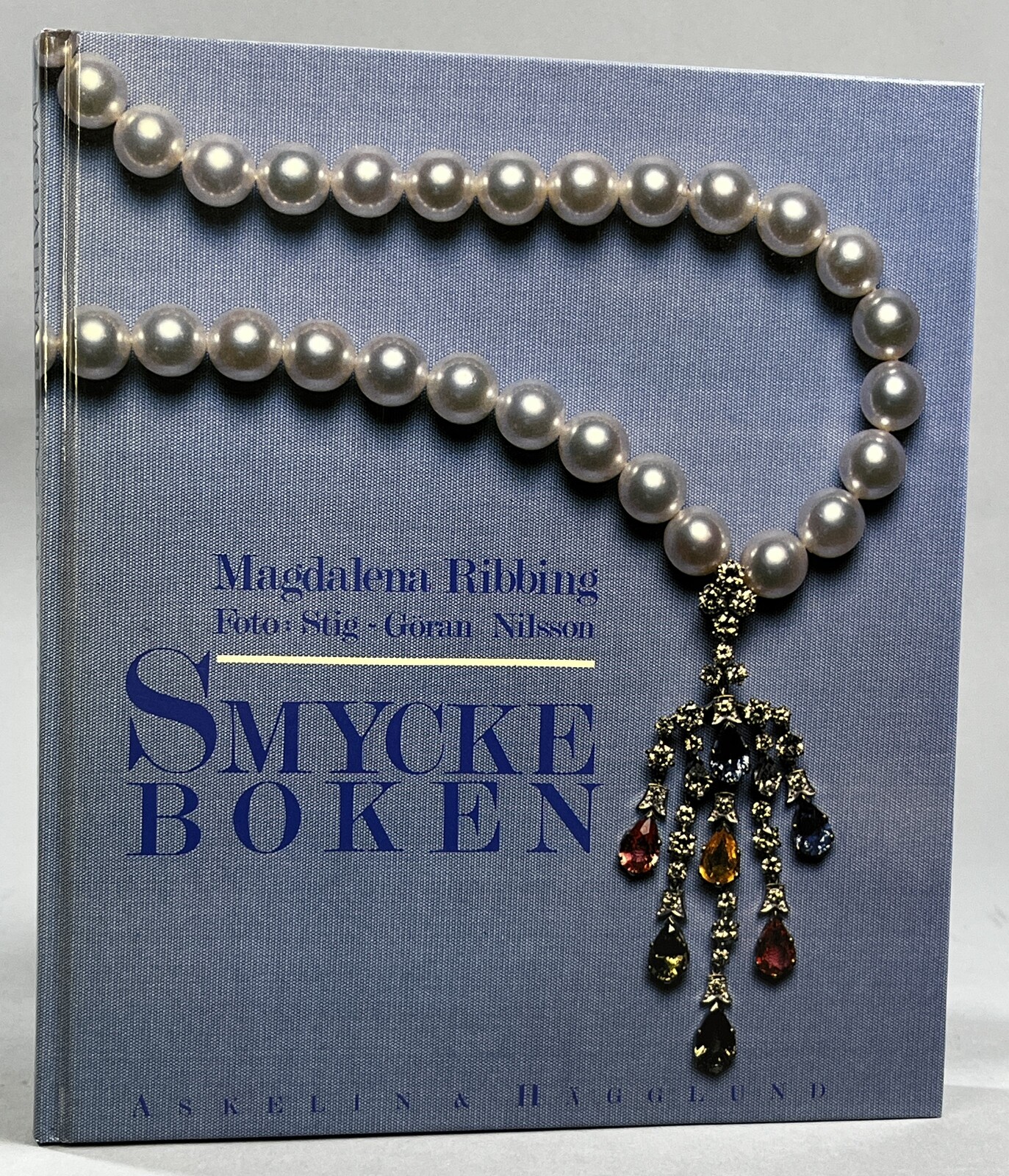 Smyckeboken. Foto: Stig-Göran Nilsson. [Utg. av] Askelin & Hägglund.
